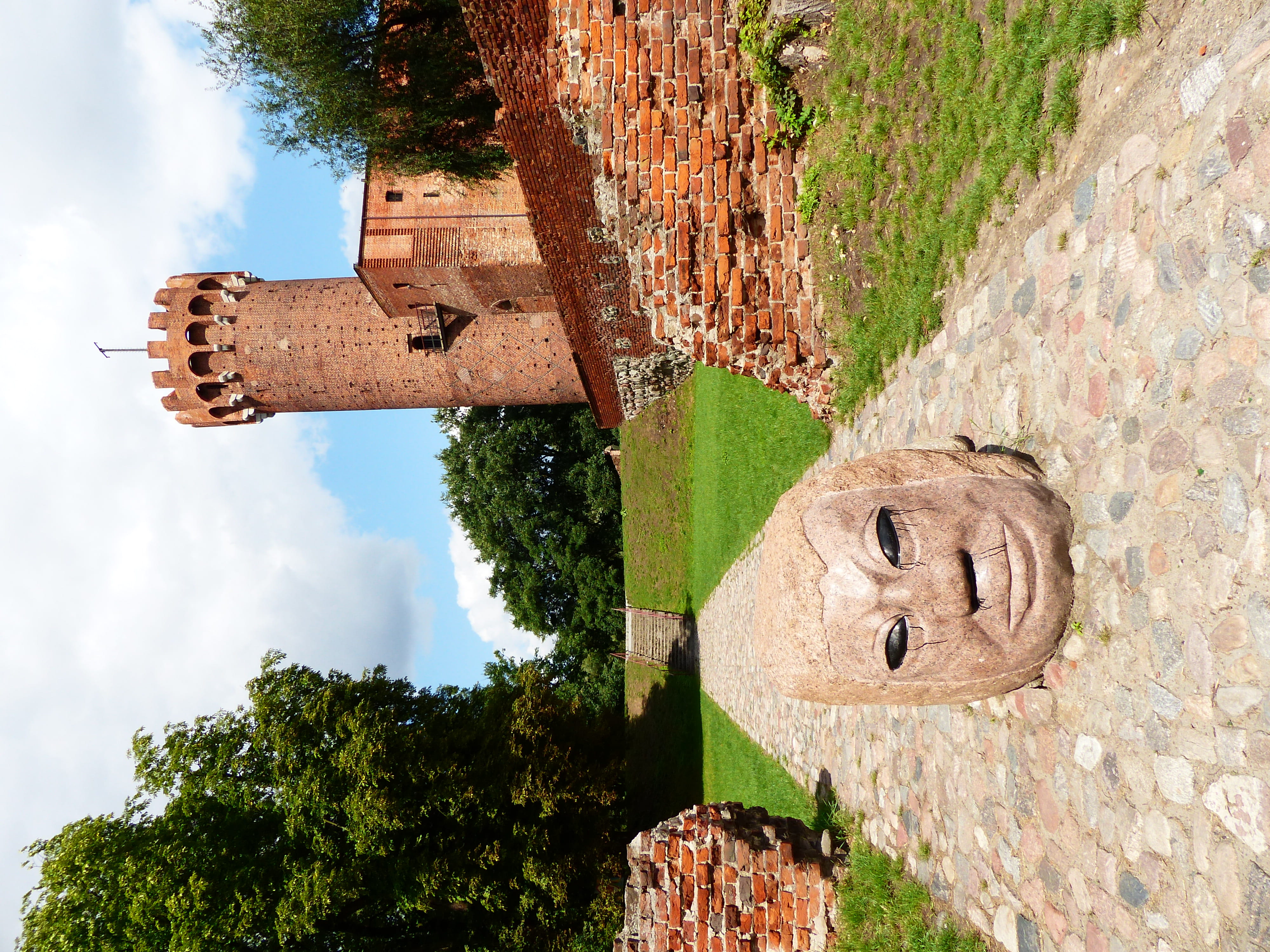 art and craft, wall - building feature, outdoors, column, built structure, fort, 4K, no people, architecture, the past, person, path, steeple, spire, walkway, HD Wallpaper
