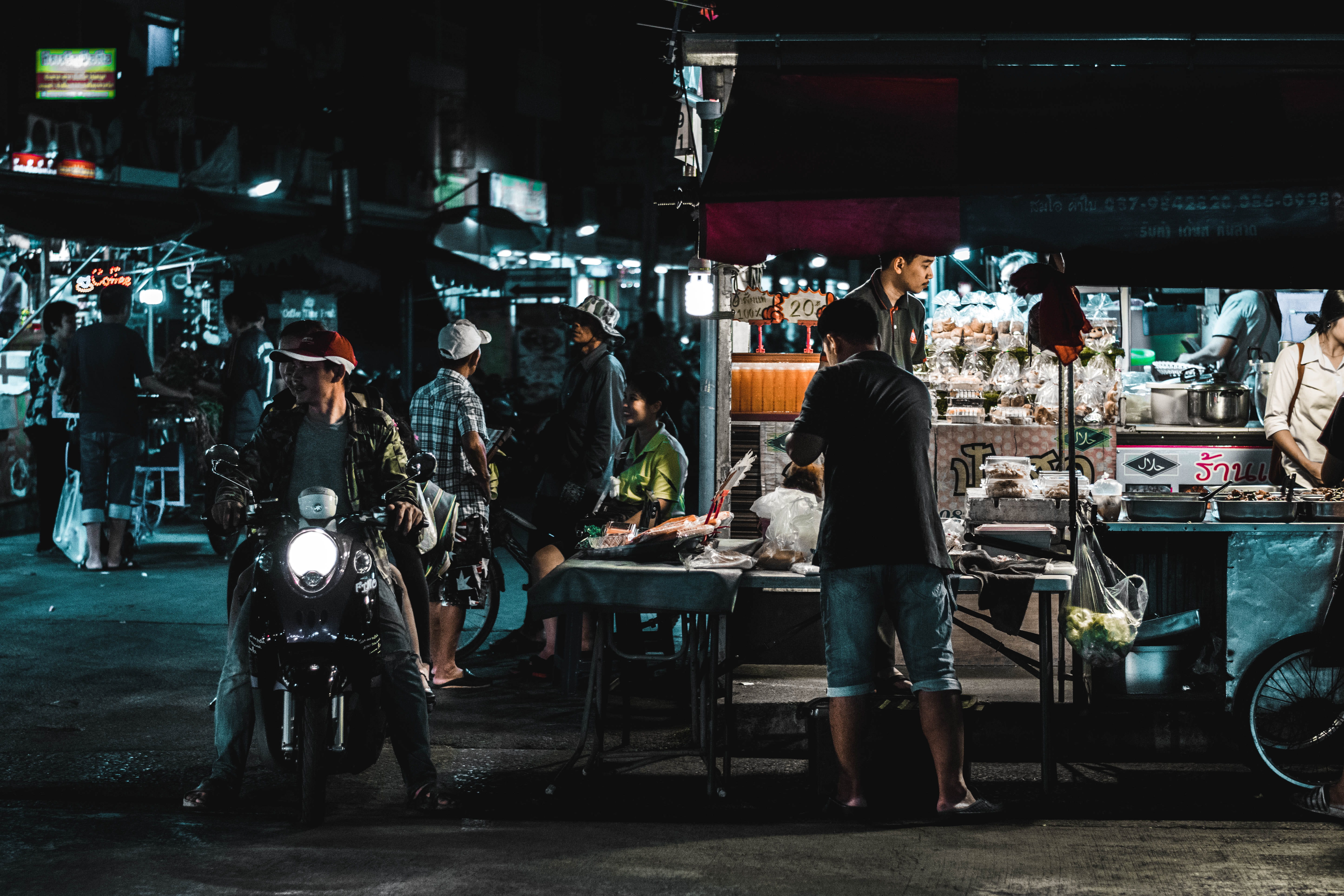 motorcycle, adult, city, women, working, occupation, market, full length, preparing food, markets, lifestyles, people, vendors, night, standing, market stall, HD Wallpaper