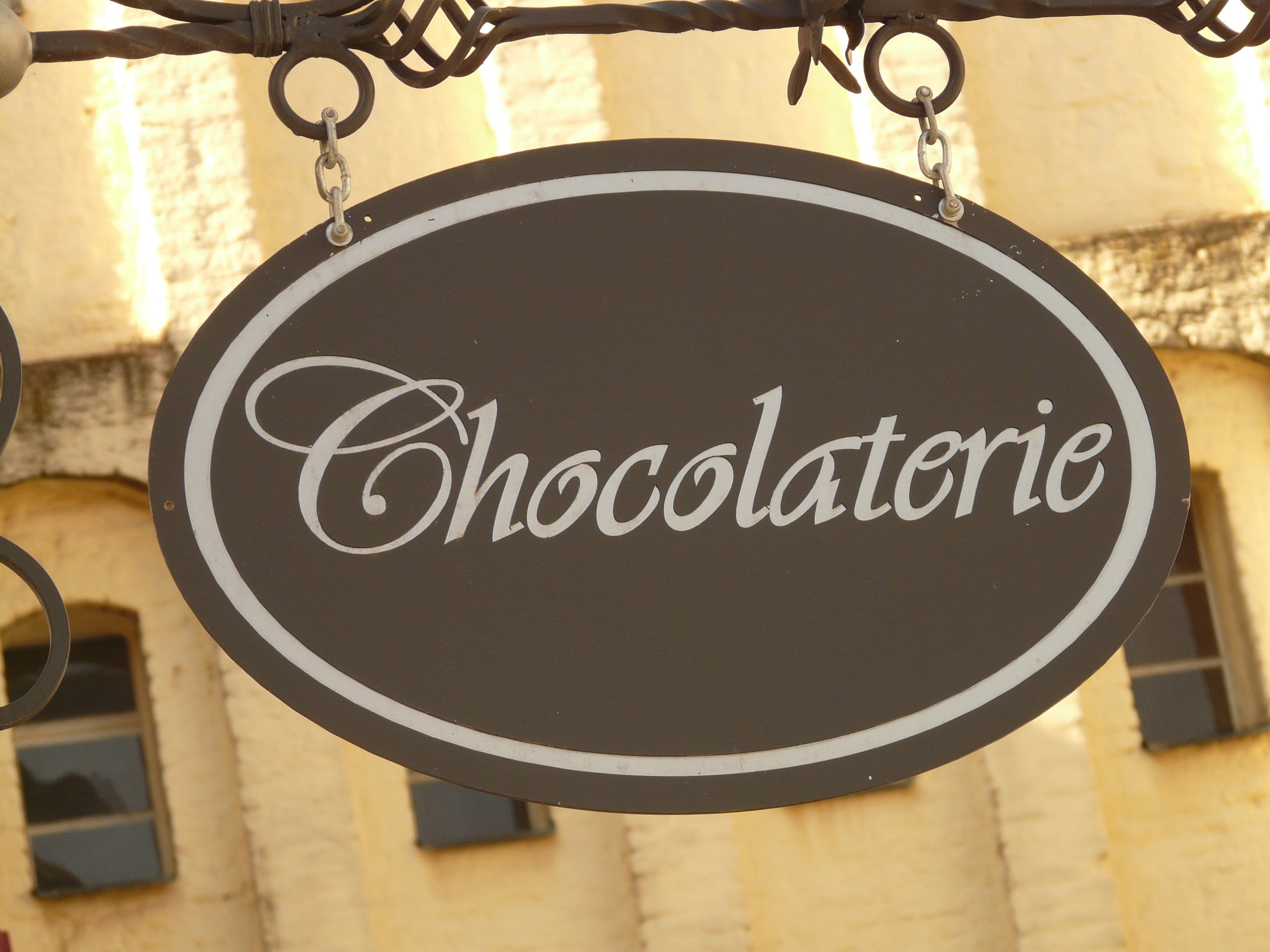 cocolaterie, steel, Samurai, day, Cafe, indoors, geometric shape, western script, gasthof, eat, shape, 2K, no people, white, hanging, circle, sign, Chocolaterie, HD Wallpaper