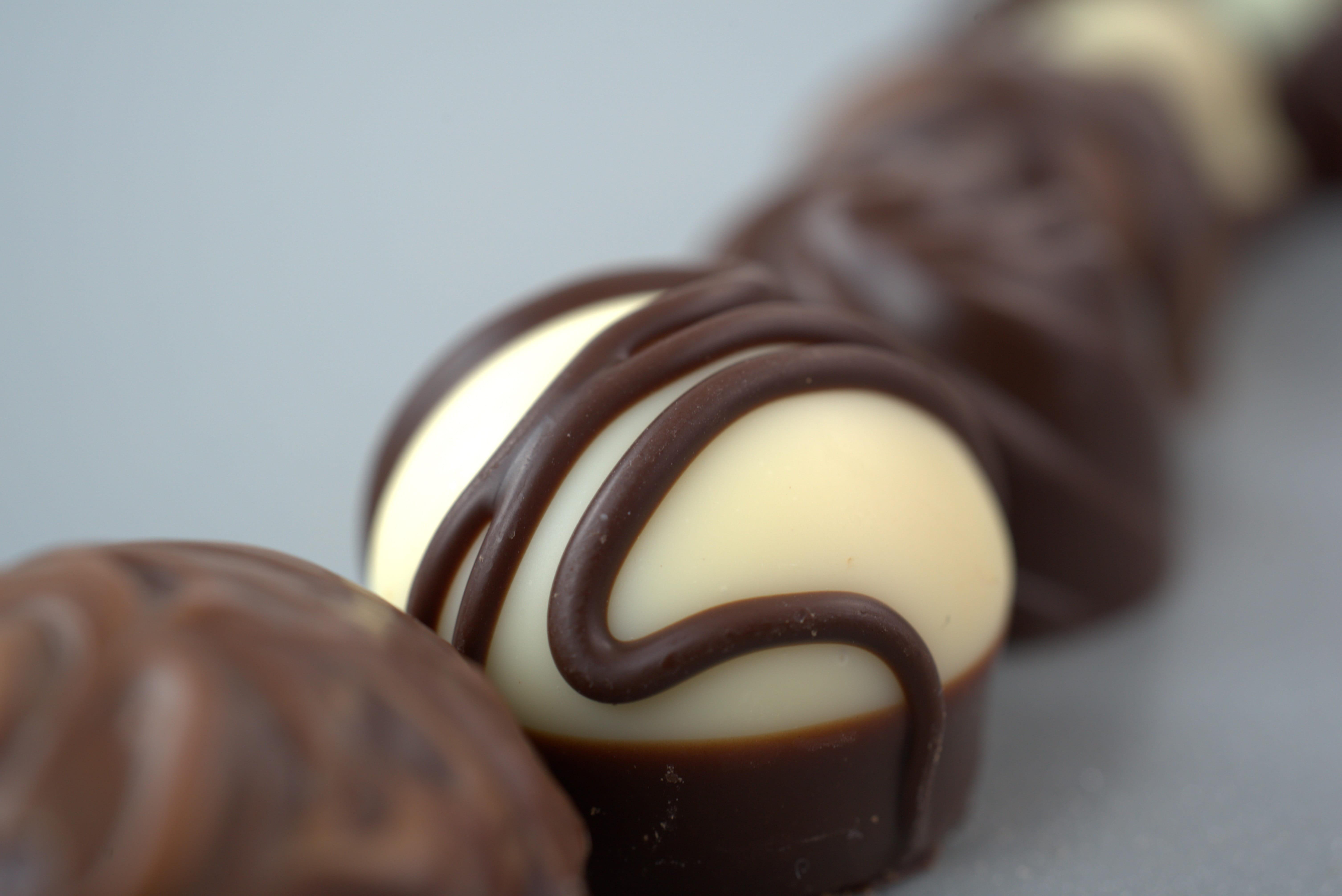 fine chocolates, calories, cocoa, ready-to-eat, nibble, 5K, freshness, nutrition, food and drink, indoors, truffle, gourmet, praline, baked, unhealthy eating, HD Wallpaper