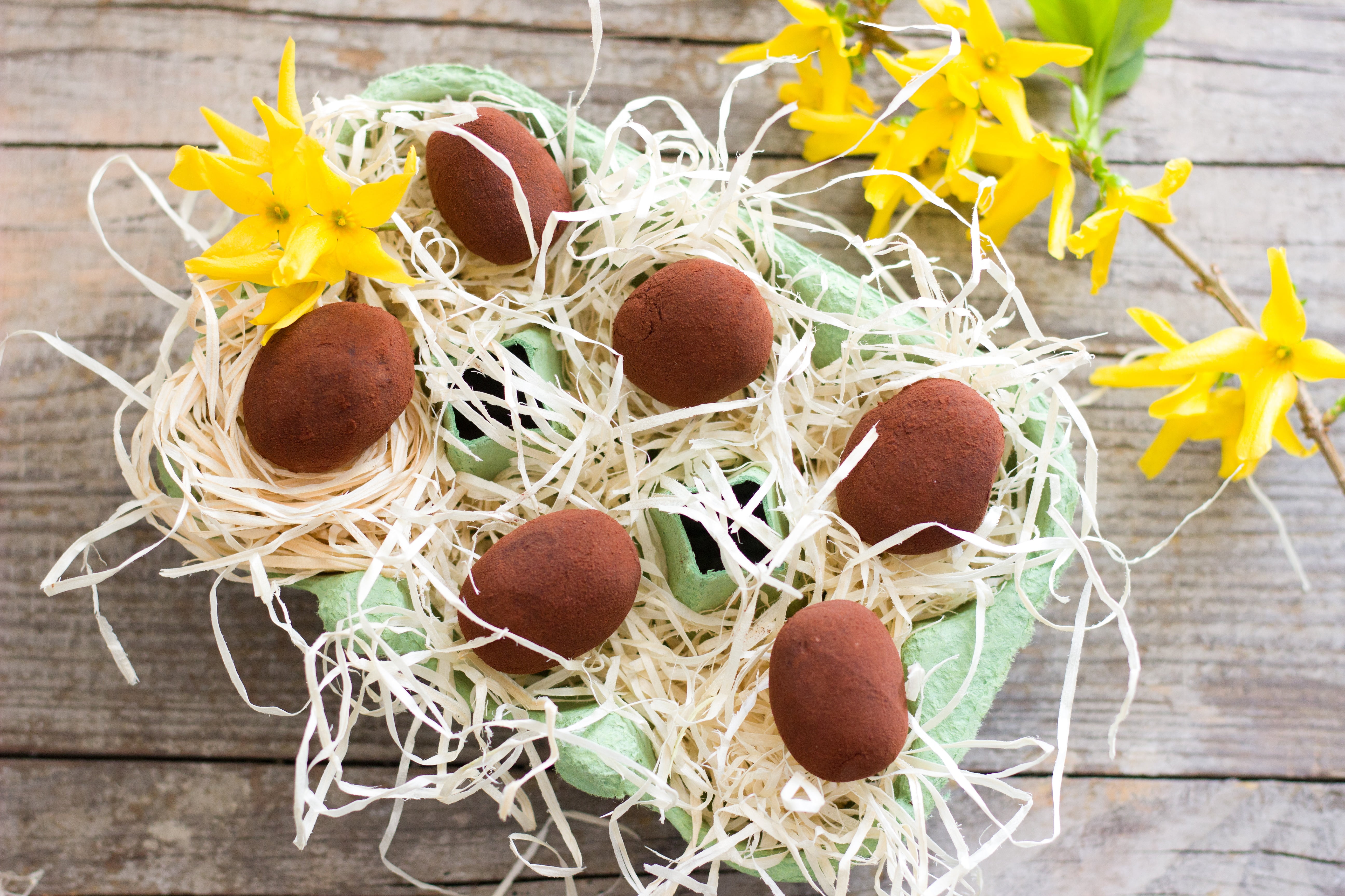 easter, healthy eating, benefit from, wood - material, chocolates, cocoa, confiserie, fruit, confectionery, wellbeing, food, nibble, eat, fine chocolates, HD Wallpaper