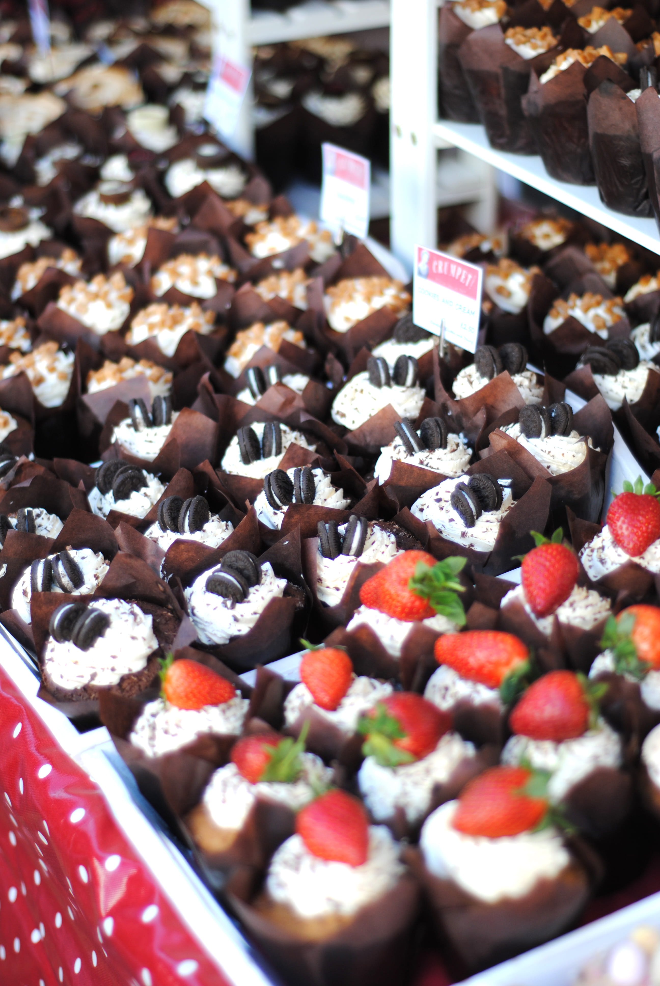 strawberries, cupcakes, sweet food, produce, oreo, food and drink, fruit, temptation, cake, close-up, no people, 4K, market, flag, for sale, retail display, Phone HD Wallpaper