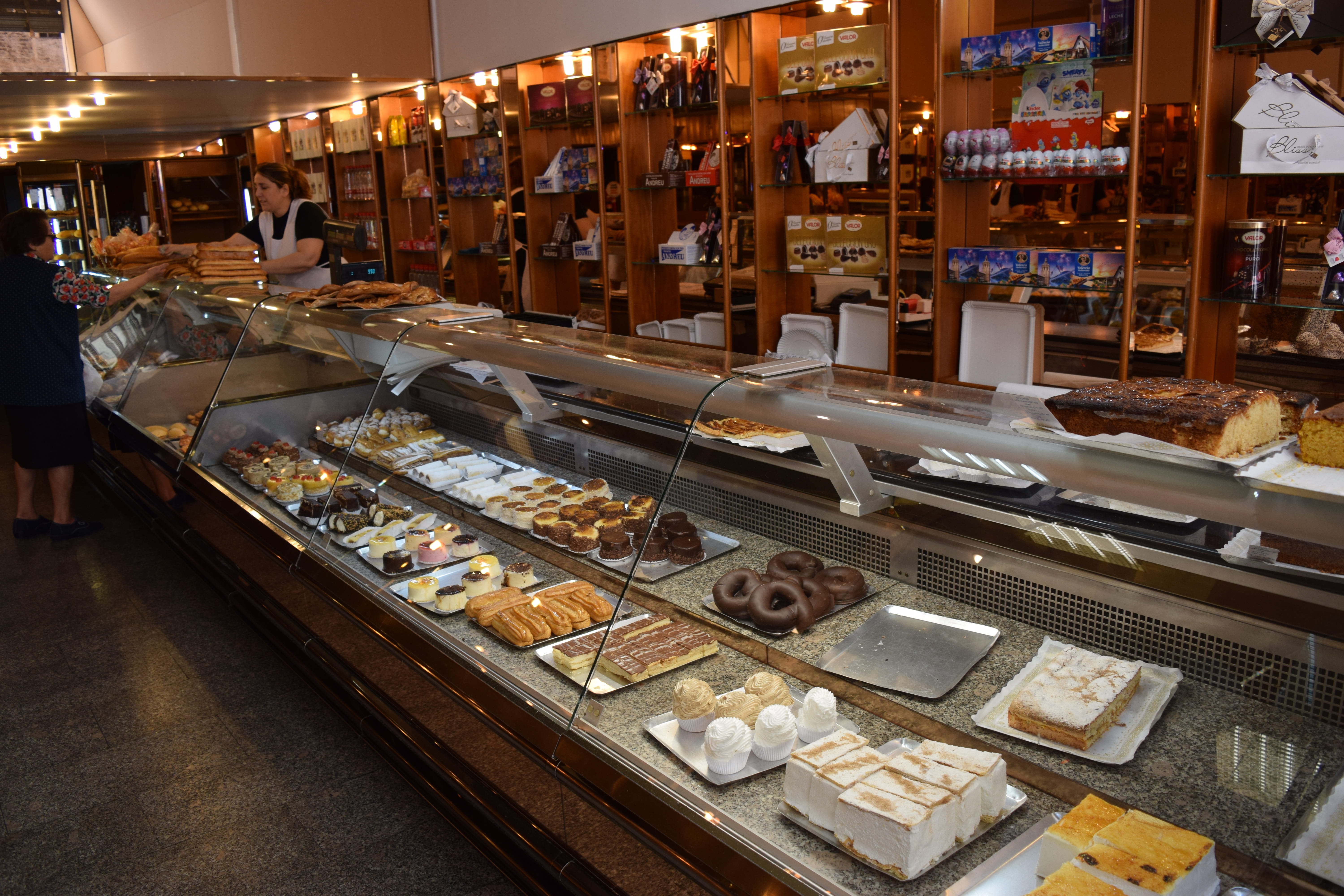 food and drink, delicious, order, sweet, table, bakery, restaurant, choice, consumerism, icing, shop, food, sweet food, doughnut, indoors, freshness, pastry, HD Wallpaper