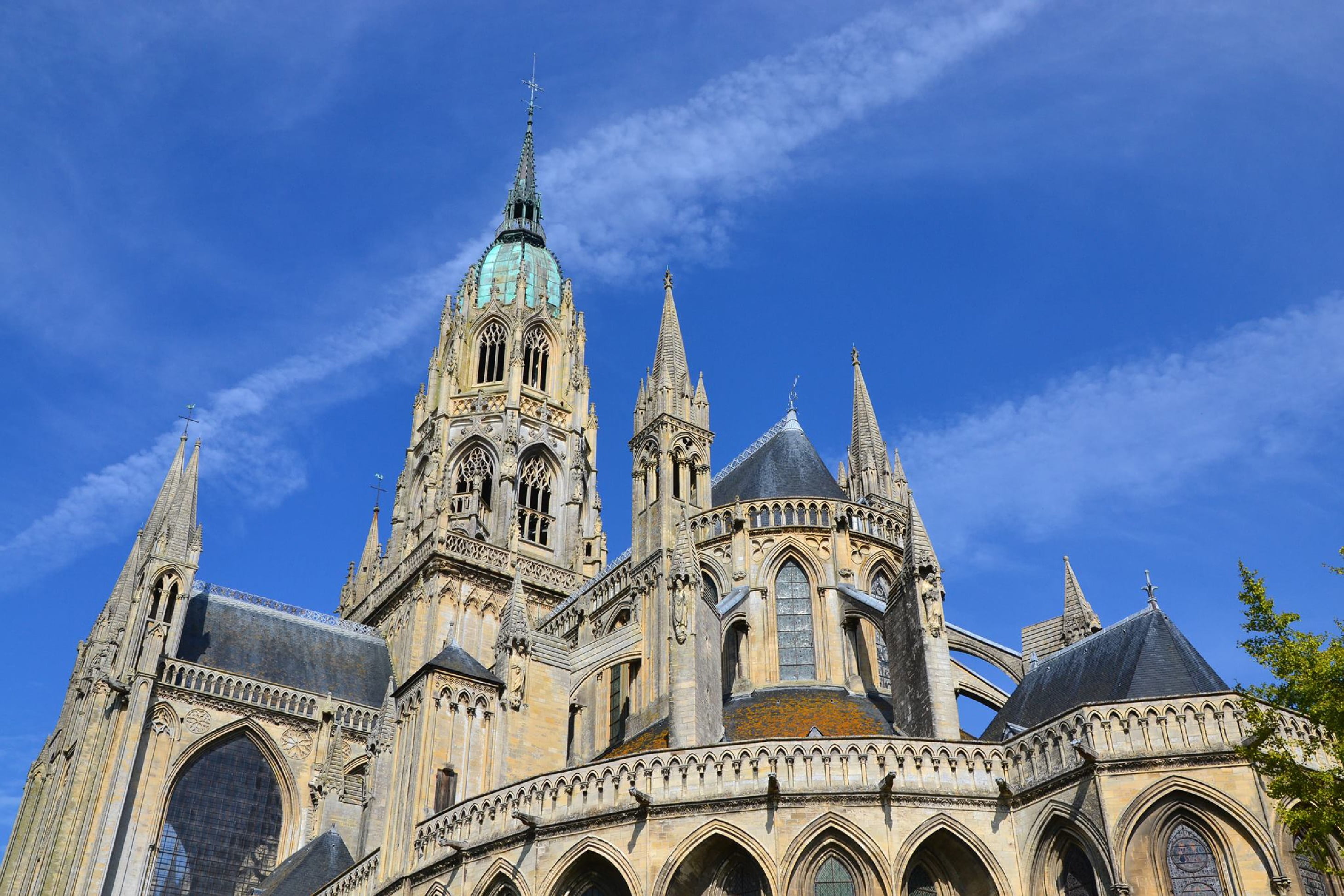 place of worship, 2K, sky, low angle view, religion, government, building, the past, cathedral, nature, no people, travel destinations, spire, ornate, HD Wallpaper