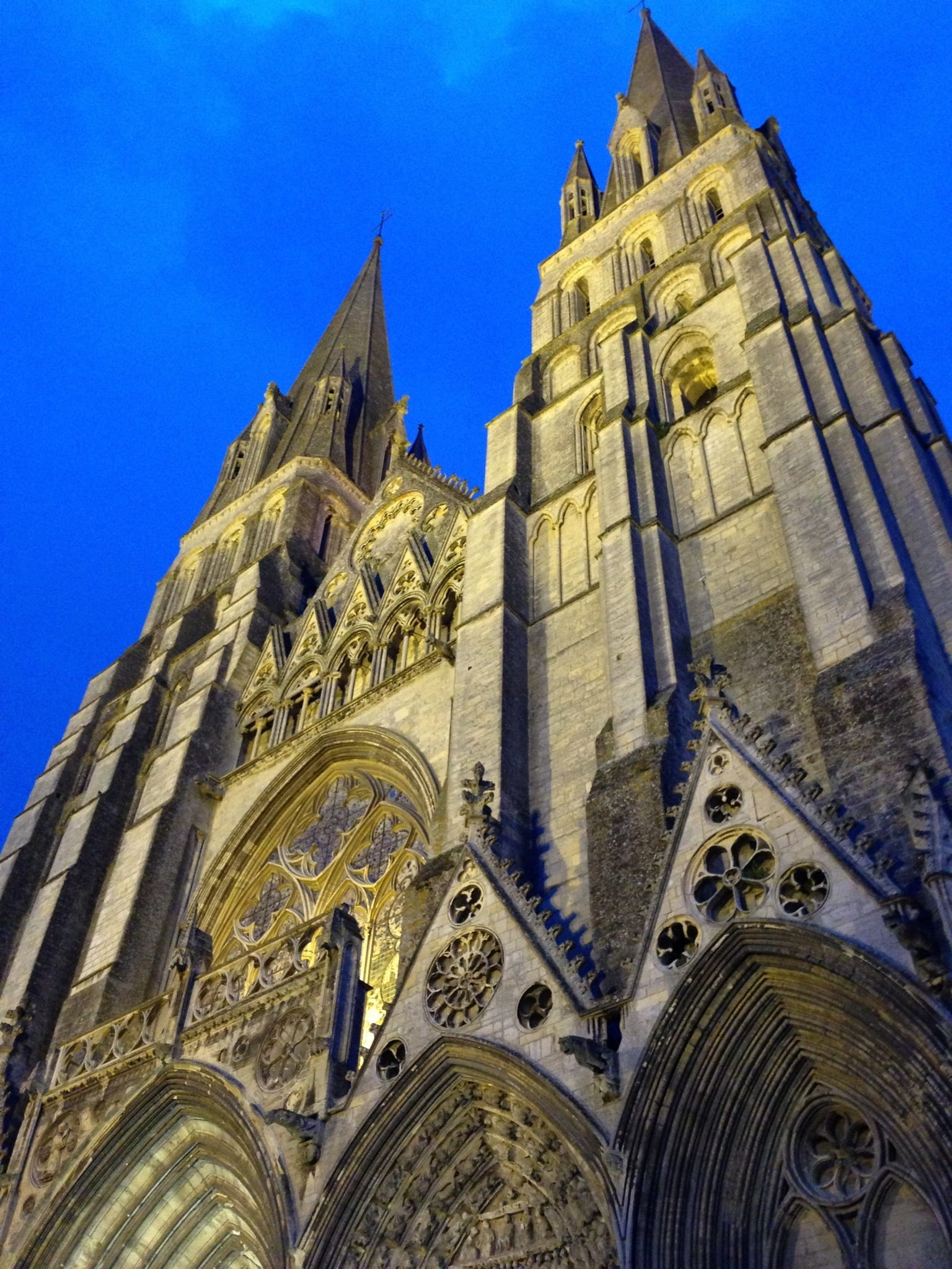 no people, built structure, notre dame, gothic style, architecture, place of worship, travel destinations, outdoors, spirituality, building exterior, belief, Phone HD Wallpaper