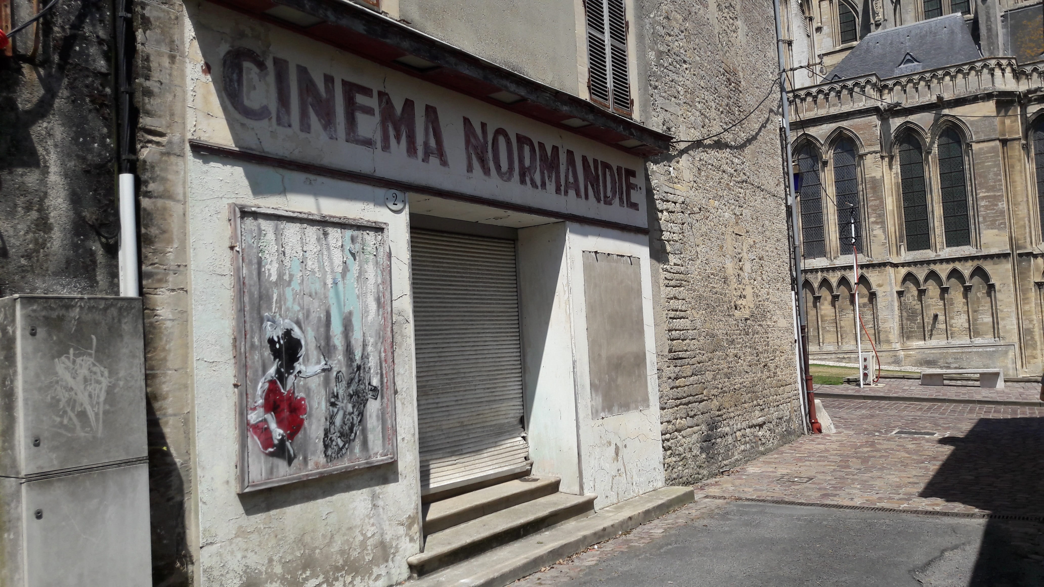 text, transportation, entrance, 4K, street, city, cinema, architecture, window, building exterior, wall - building feature, communication, bayeux, door, HD Wallpaper