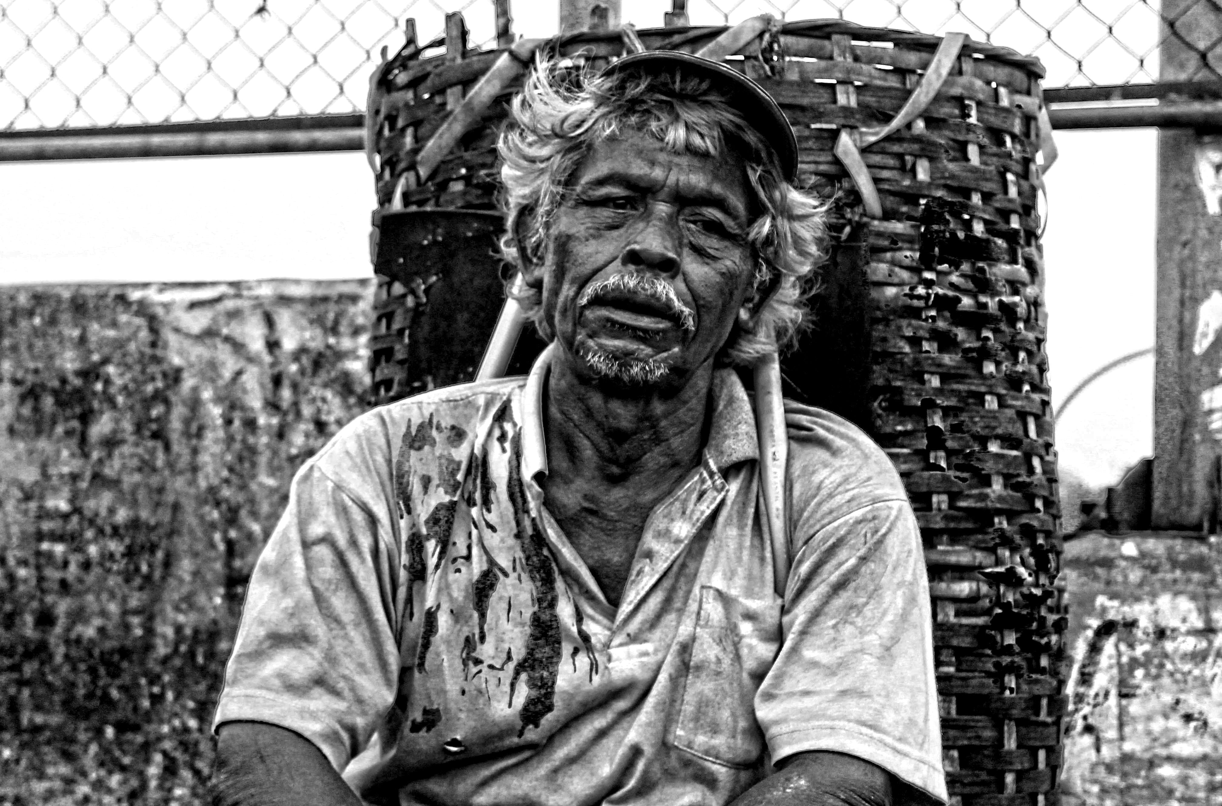 sitting, human, outdoors, monochrome, shirt, senior men, one person, real people, black, 4K, working, looking, brown, poor, basket, man, photography, leisure activity, HD Wallpaper
