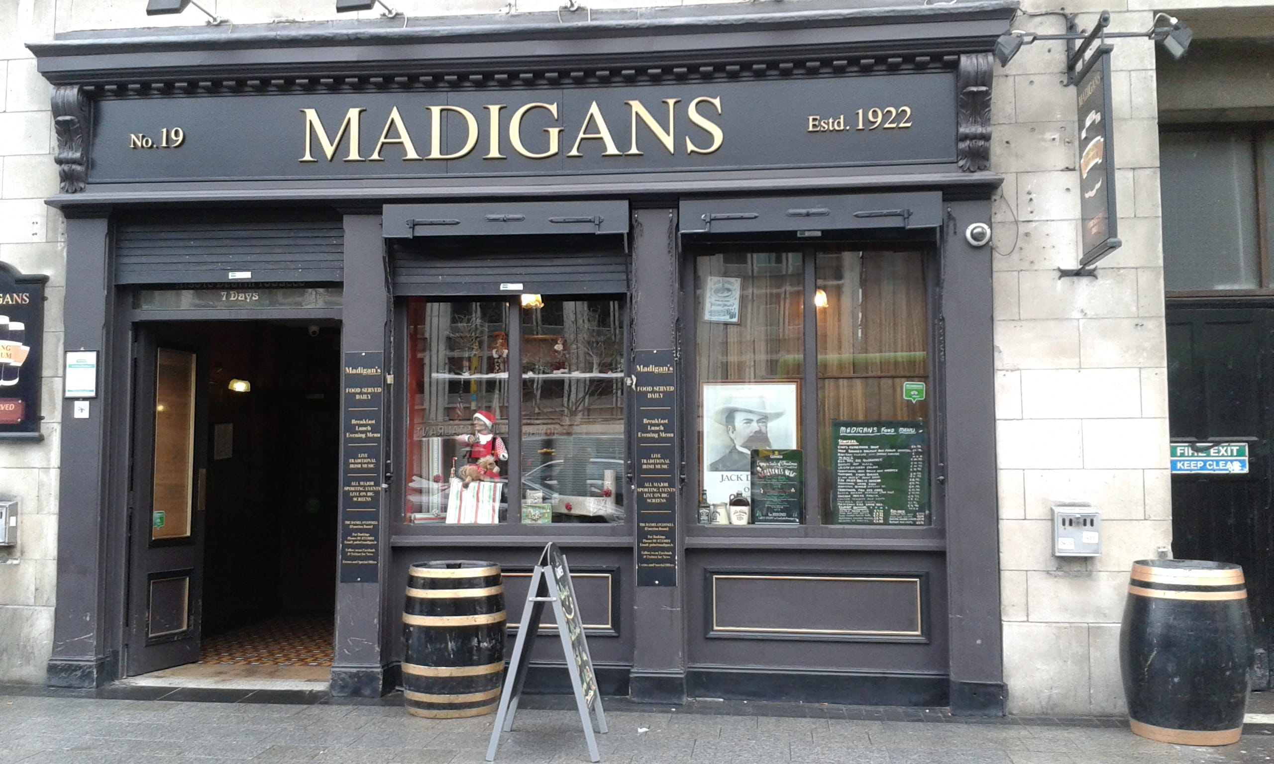 bar - drink establishment, store, Dublin, outdoors, day, building Exterior, food and drink, retail, facade, restaurant, architecture, uK, business, communication, HD Wallpaper