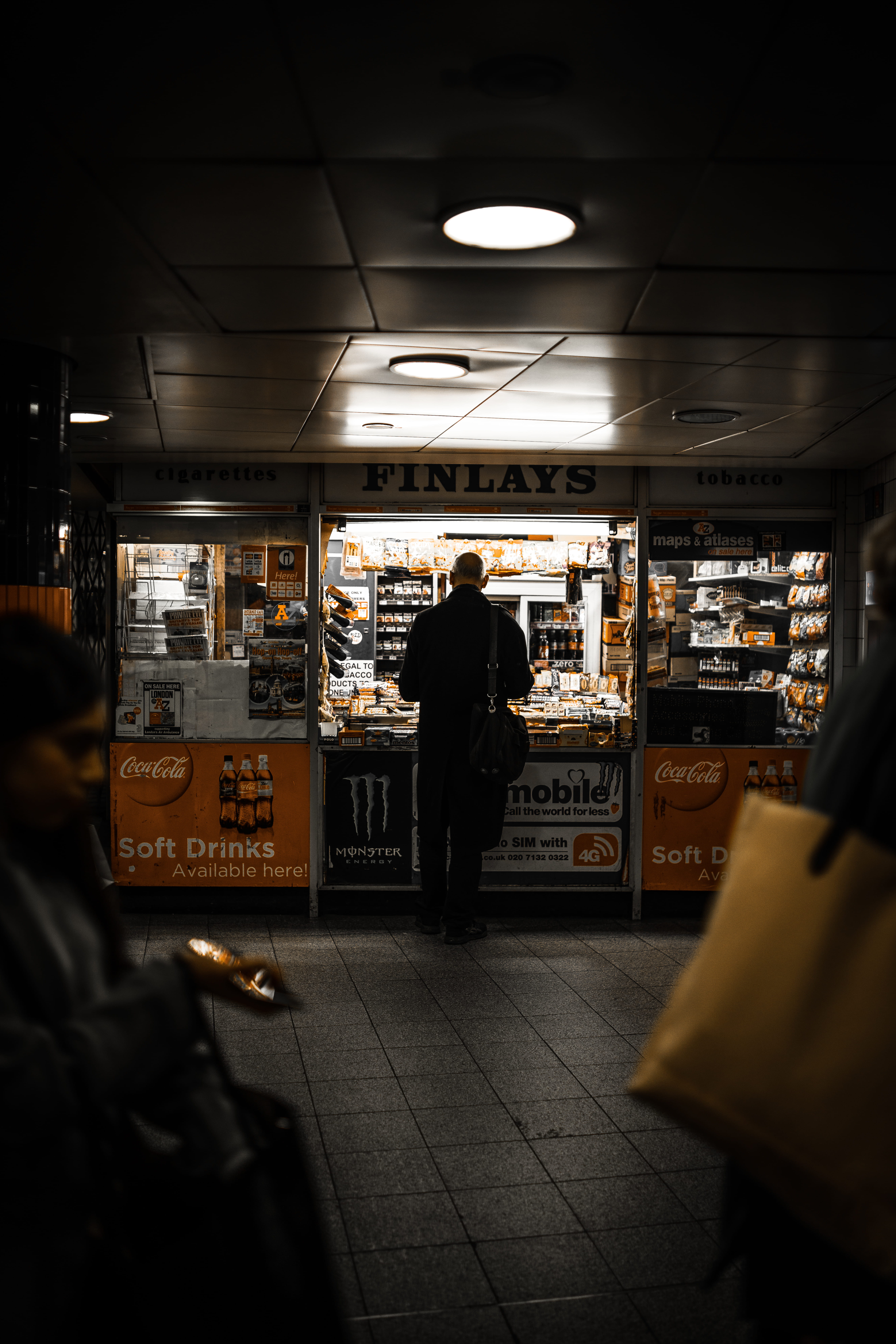 person, deli, urban, retail, metropolis, people, architecture, city, full length, business, town, shop, men, apparel, focus on background, bazaar, beside, Phone HD Wallpaper