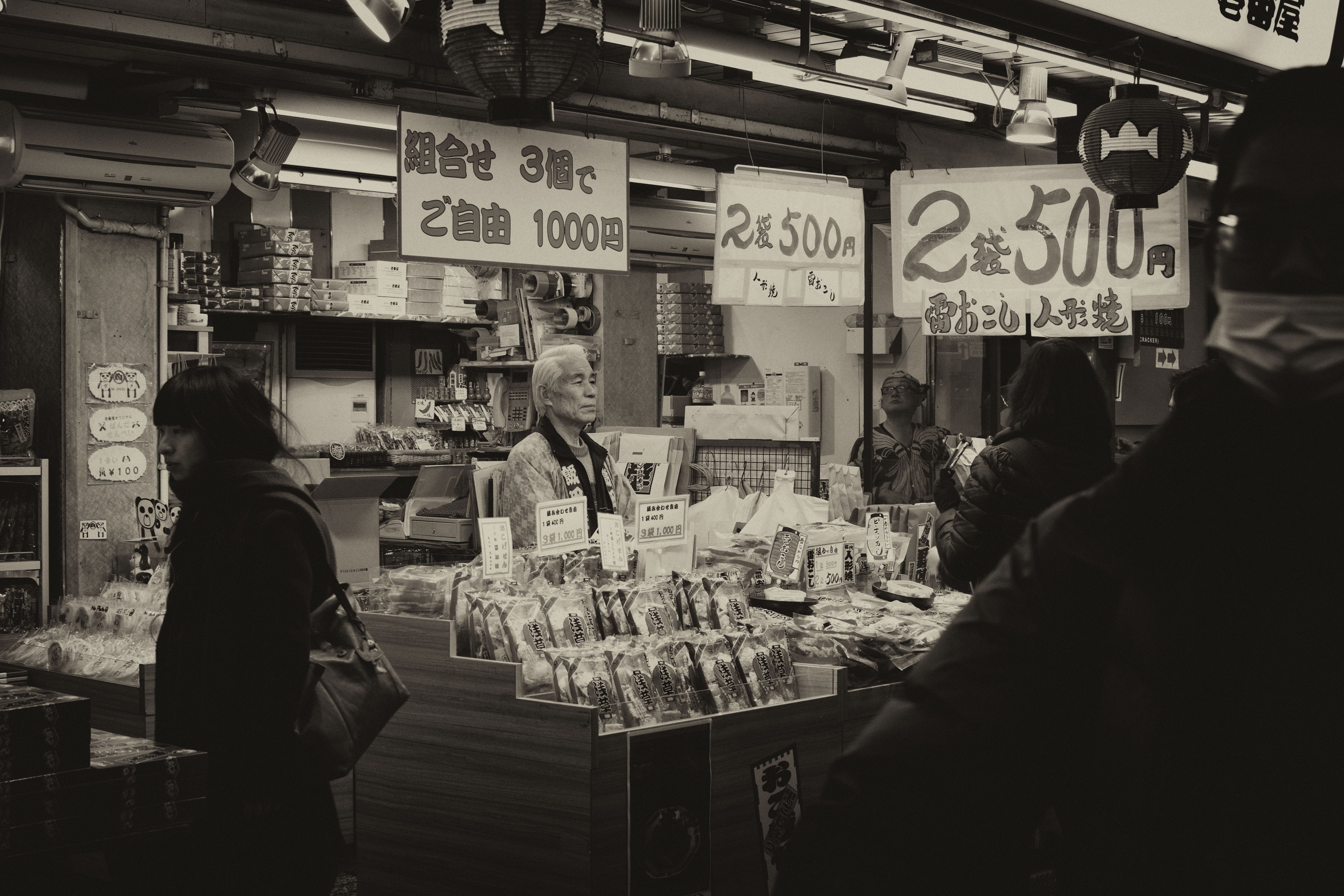 food and drink, food court, shop, books, adult, bazaar, day, newsstand, standing, leisure activity, people, selling, group of people, lifestyles, consumerism, HD Wallpaper