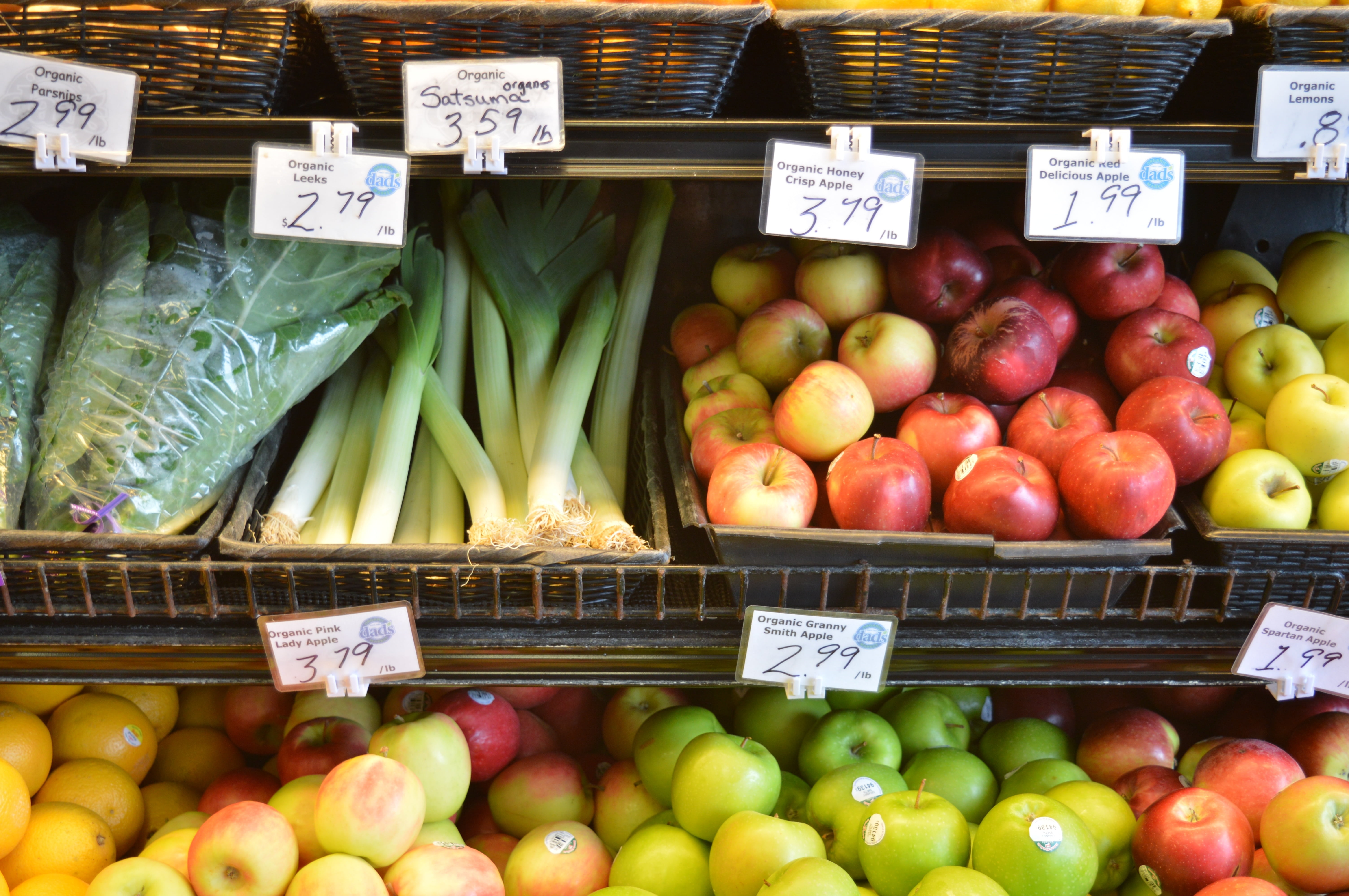 produce, retail, vegetable, retail display, fresh, apple, choice, store, freshness, lifestyle, abundance, price tag, crates, wellbeing, container, apple - fruit, HD Wallpaper