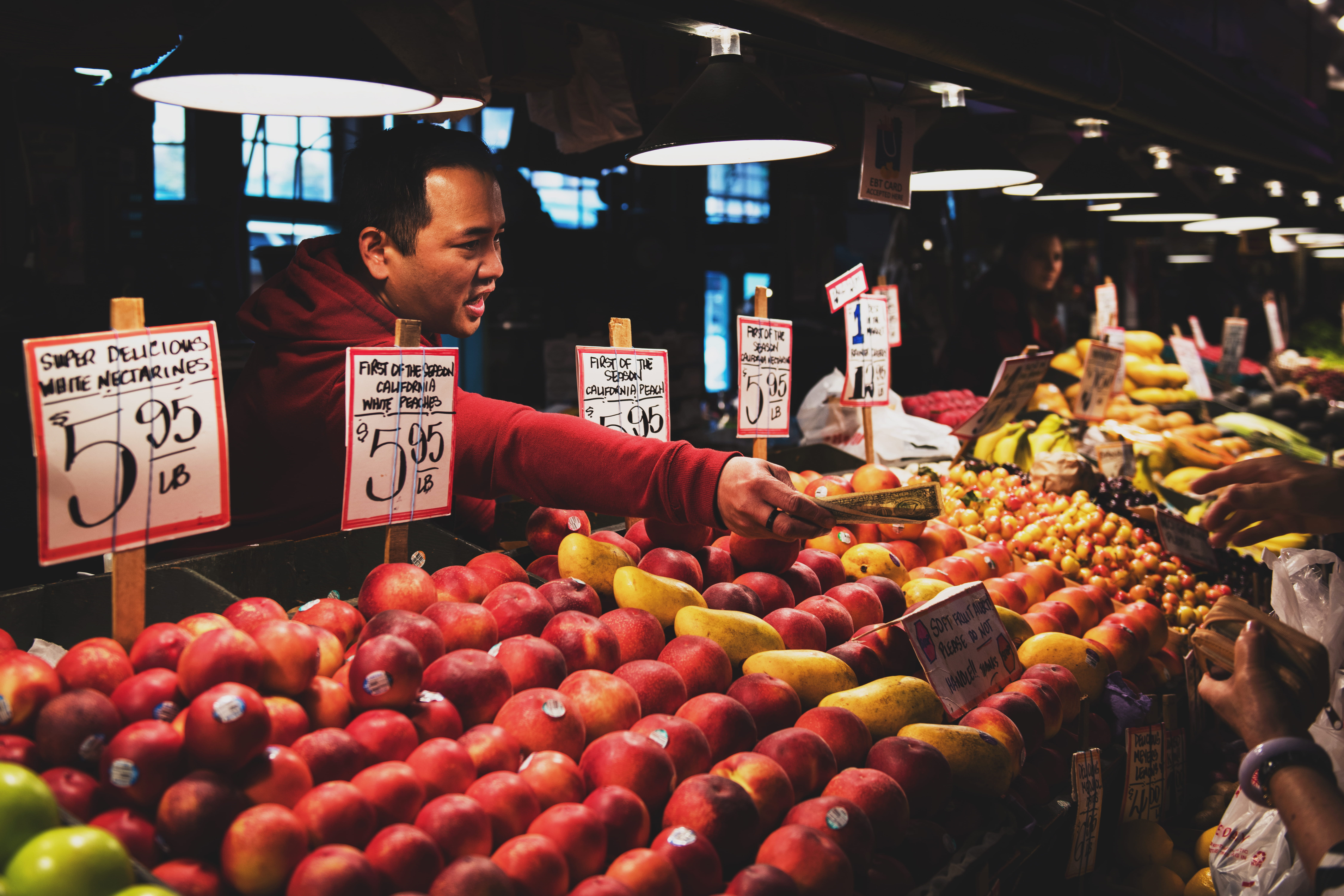 buying, farmers market, incidental people, food, 8K, united states, men, apple, adult, food and drink, real people, for sale, abundance, money, person, HD Wallpaper