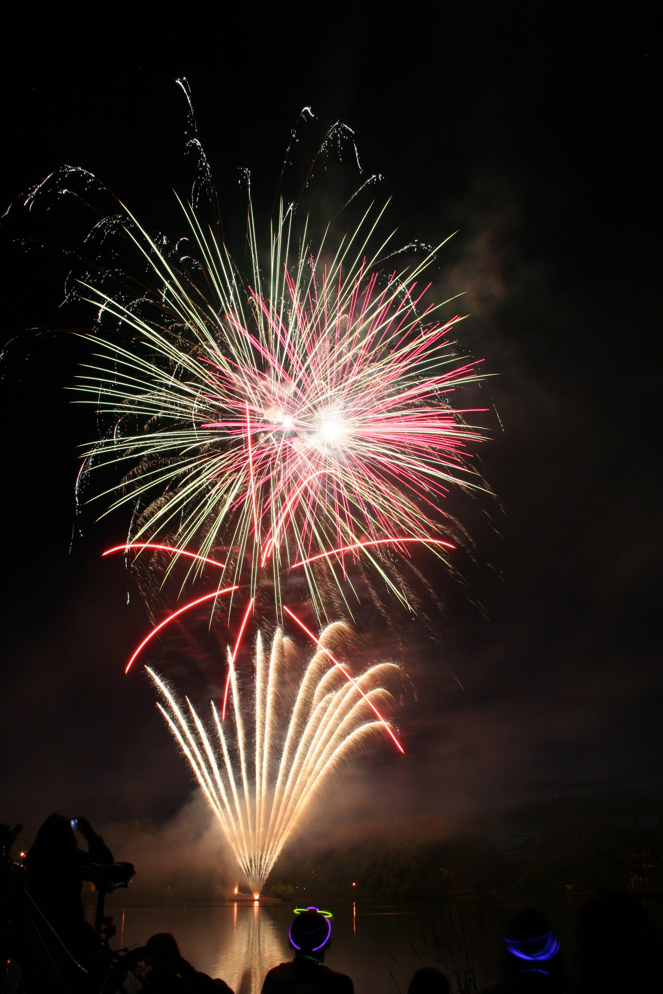 illuminated, light, sparks, 2K, blurred motion, lake, united states, firework display, fourth of july, nature, sky, night, dark, arts culture and entertainment, Phone HD Wallpaper
