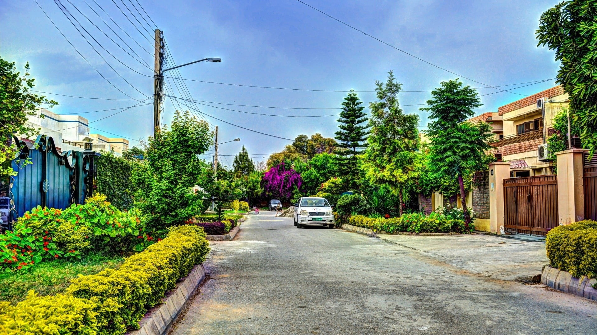 no People, residential District, motor vehicle, traffic, city Life, blue, outdoors, mode of transportation, sky, 1080P, cultures, street, telephone line, HD Wallpaper