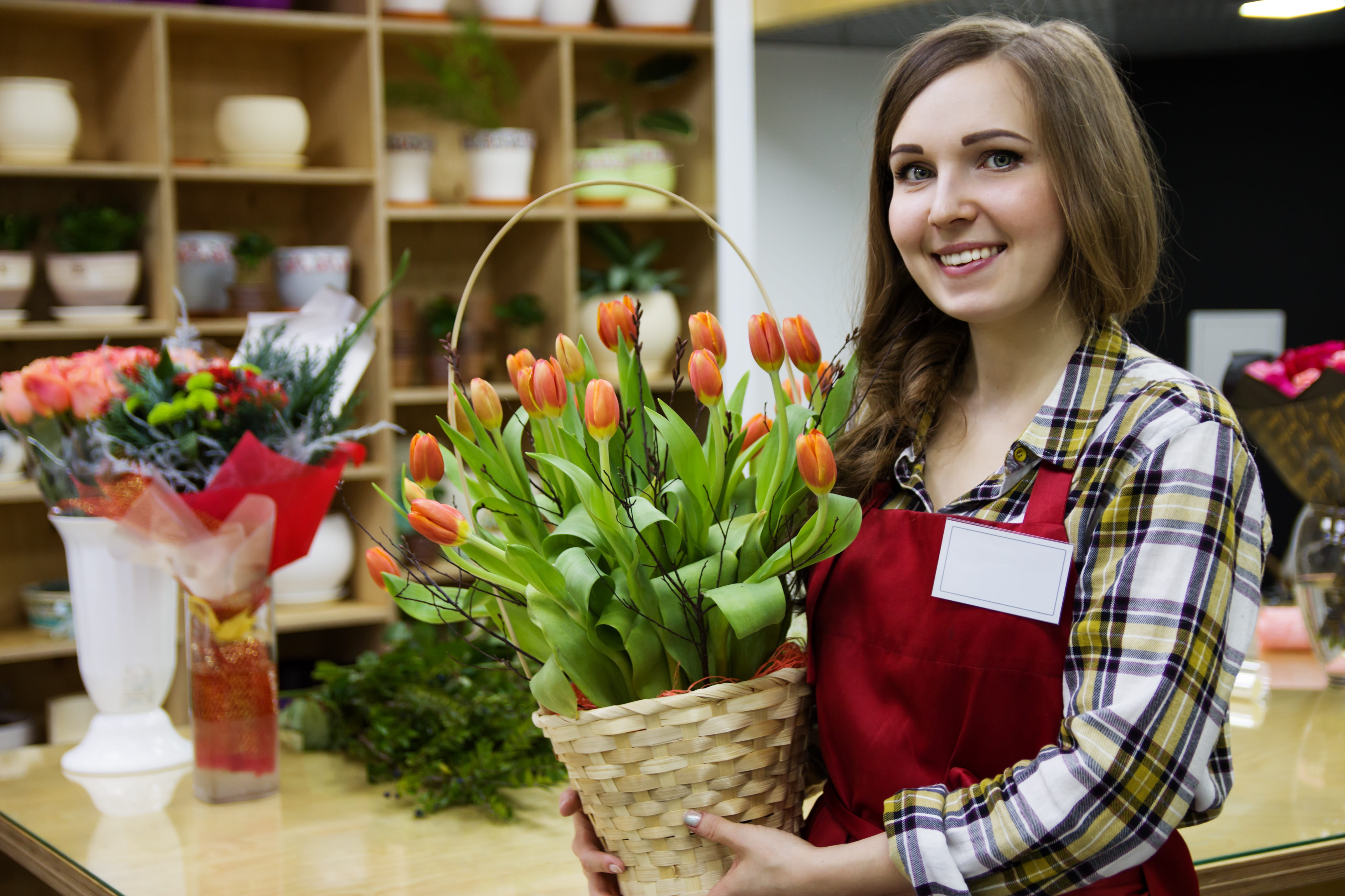 hair, girl, smiling, rose, grown up, purchase, hairstyle, smile, man, looking at camera, bouquet, young adult, romance, young women, one person, woman, HD Wallpaper