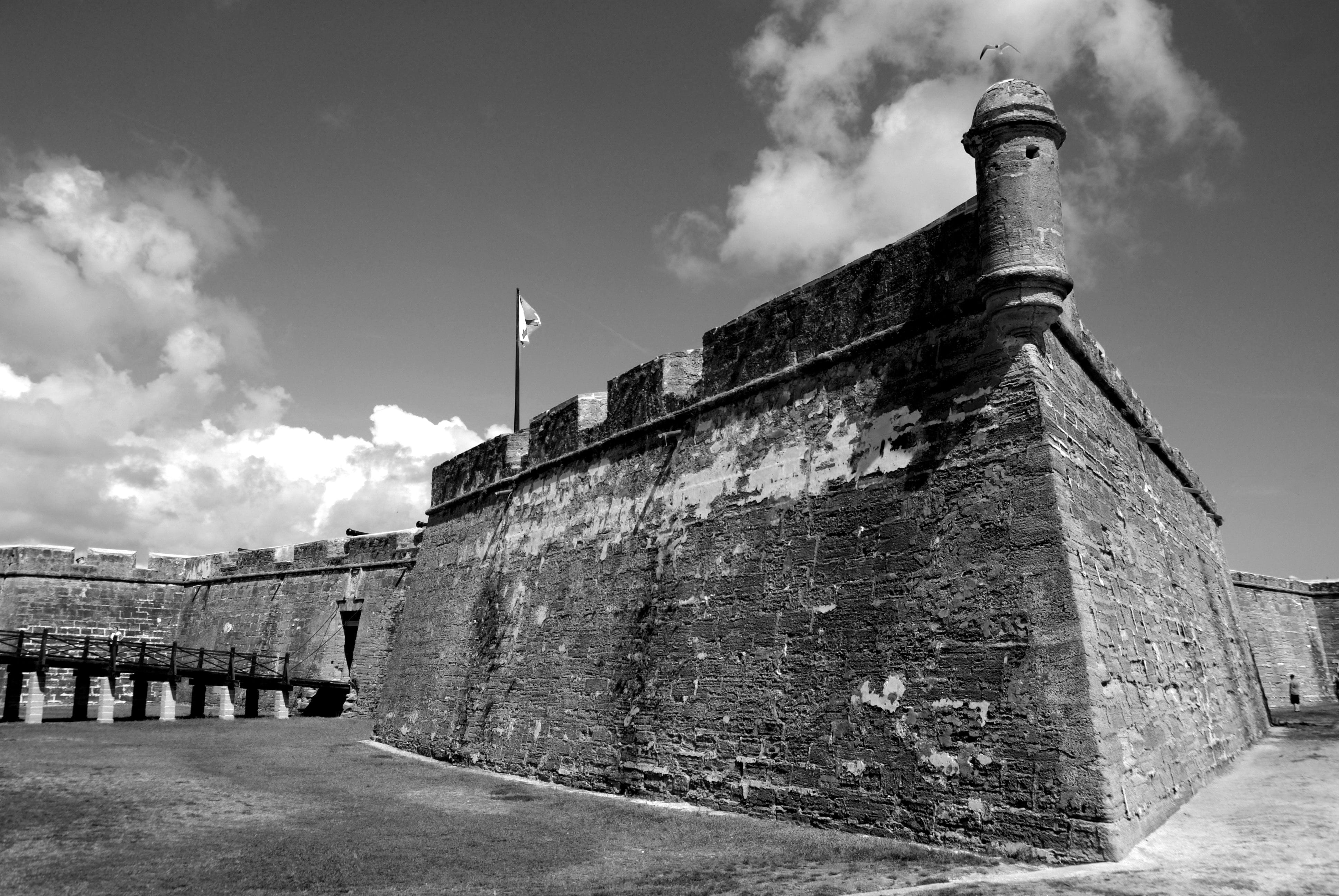 monochrome, nature, fort, military, no people, museum, wall - building feature, old, spanish culture, protection, fortress, low angle view, antique, building exterior, HD Wallpaper