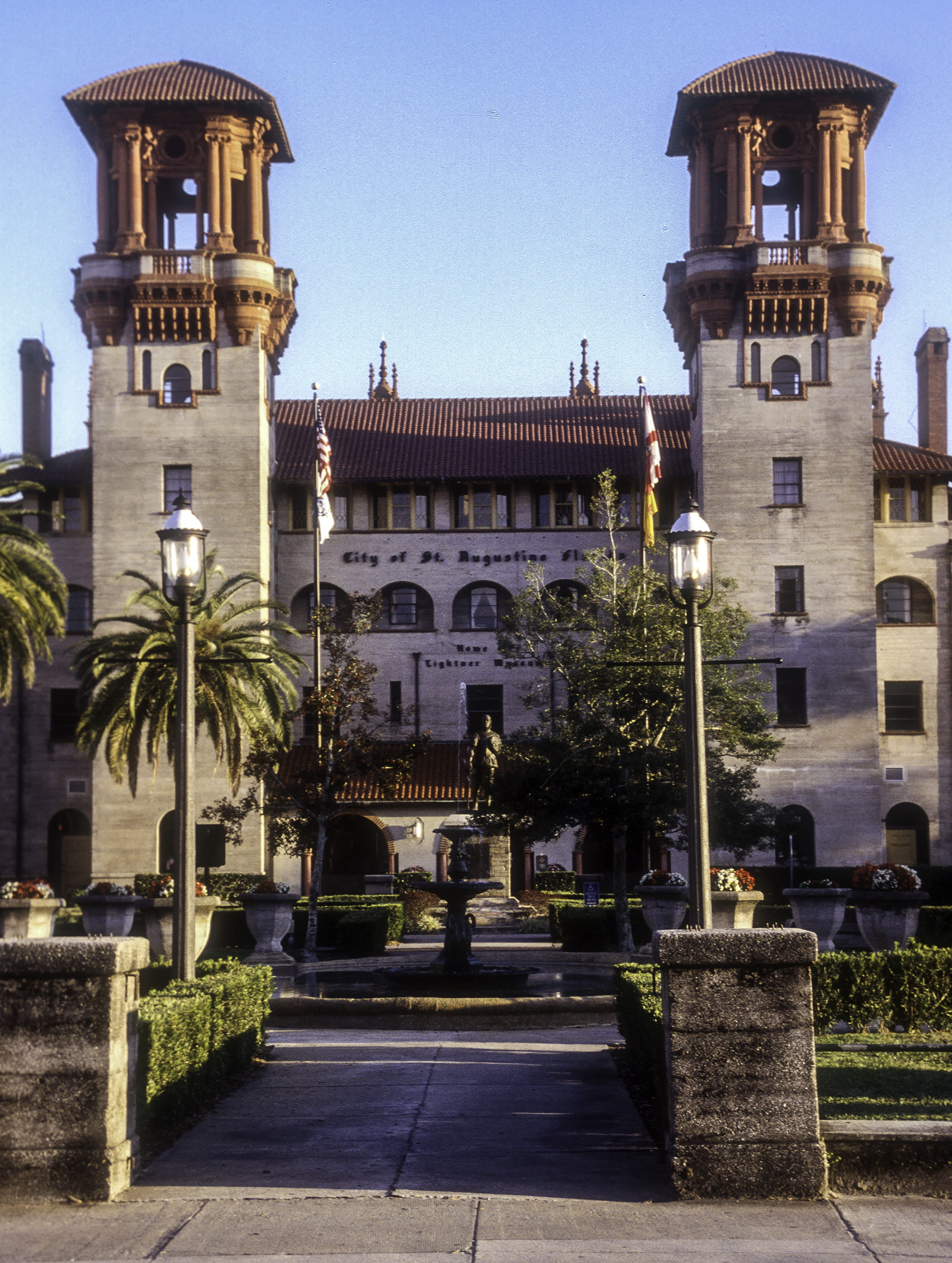 st, hall, building, outdoors, 2K, no people, photos, lightner, famous Place, augustine, clear sky, day, spirituality, public domain, tree, City Hall, St. Augustine, Phone HD Wallpaper