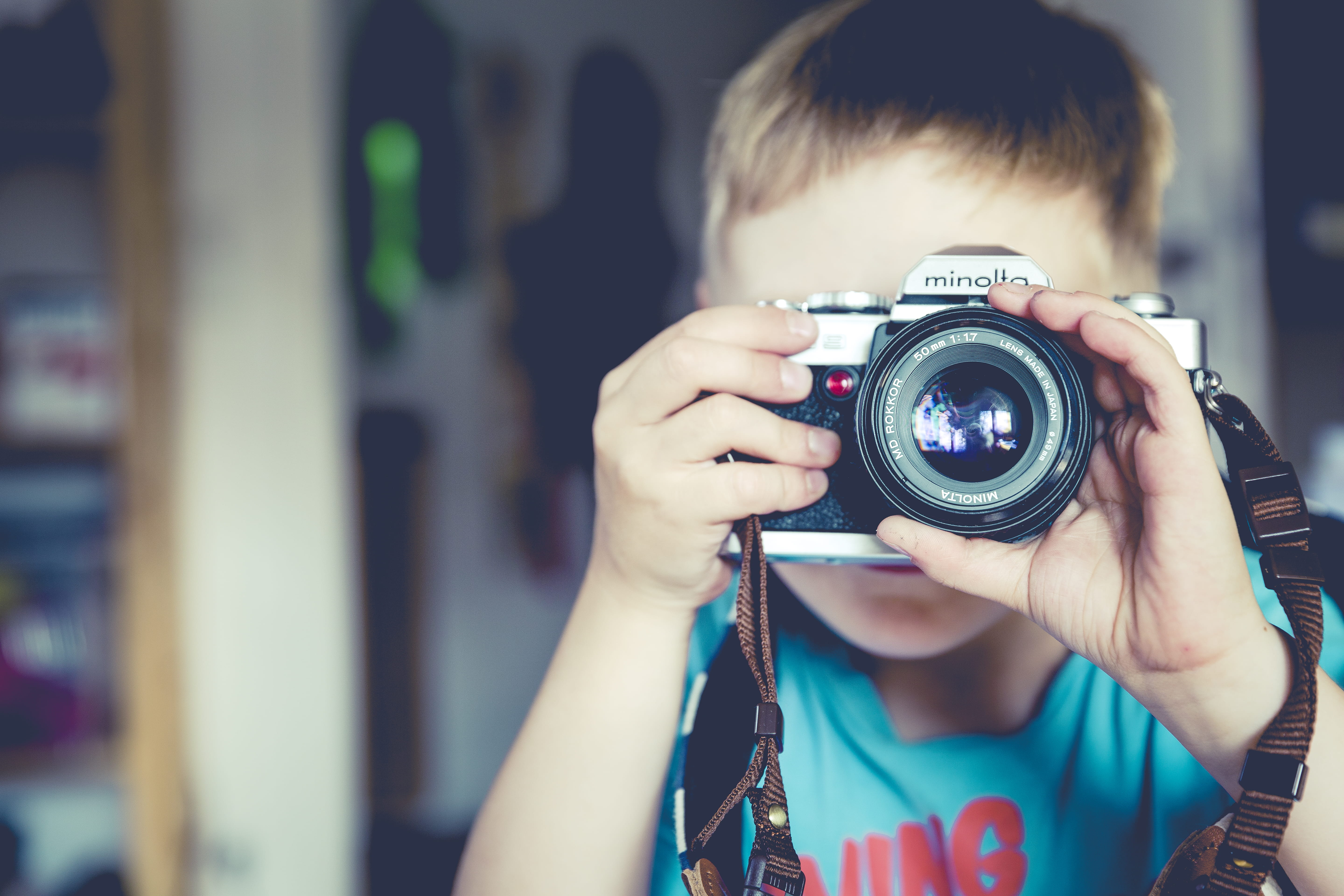 len, minoltum, hand, grey, casual clothing, childhood, photographer, occupation, adult, using, photographic equipment, photograph, focus, photo, black, HD Wallpaper