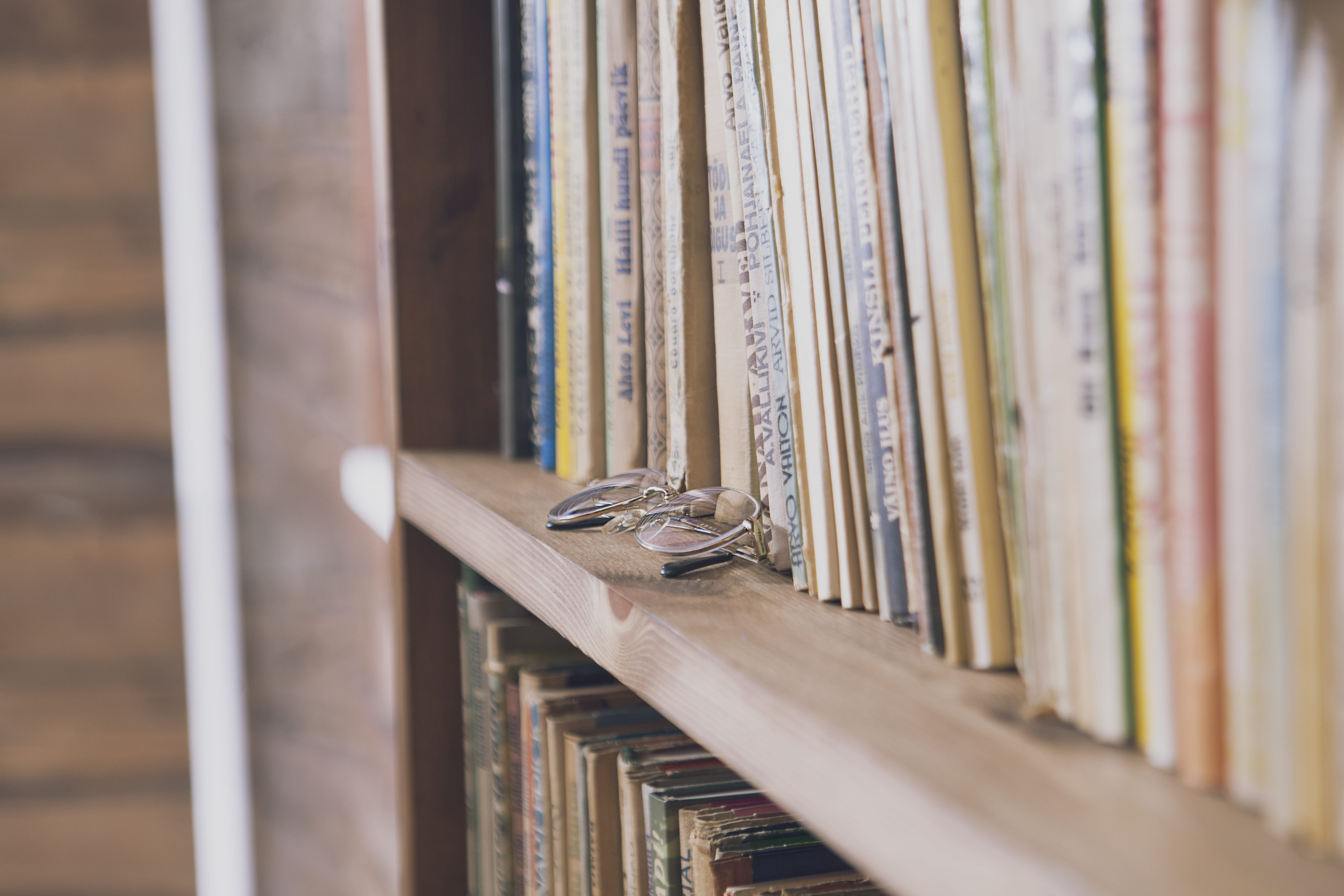 wooden, abundance, books, lot, large group of objects, shelving, bookshelf, gray, framed, library, glasses, variation, glass, brown, education, selective focus, HD Wallpaper