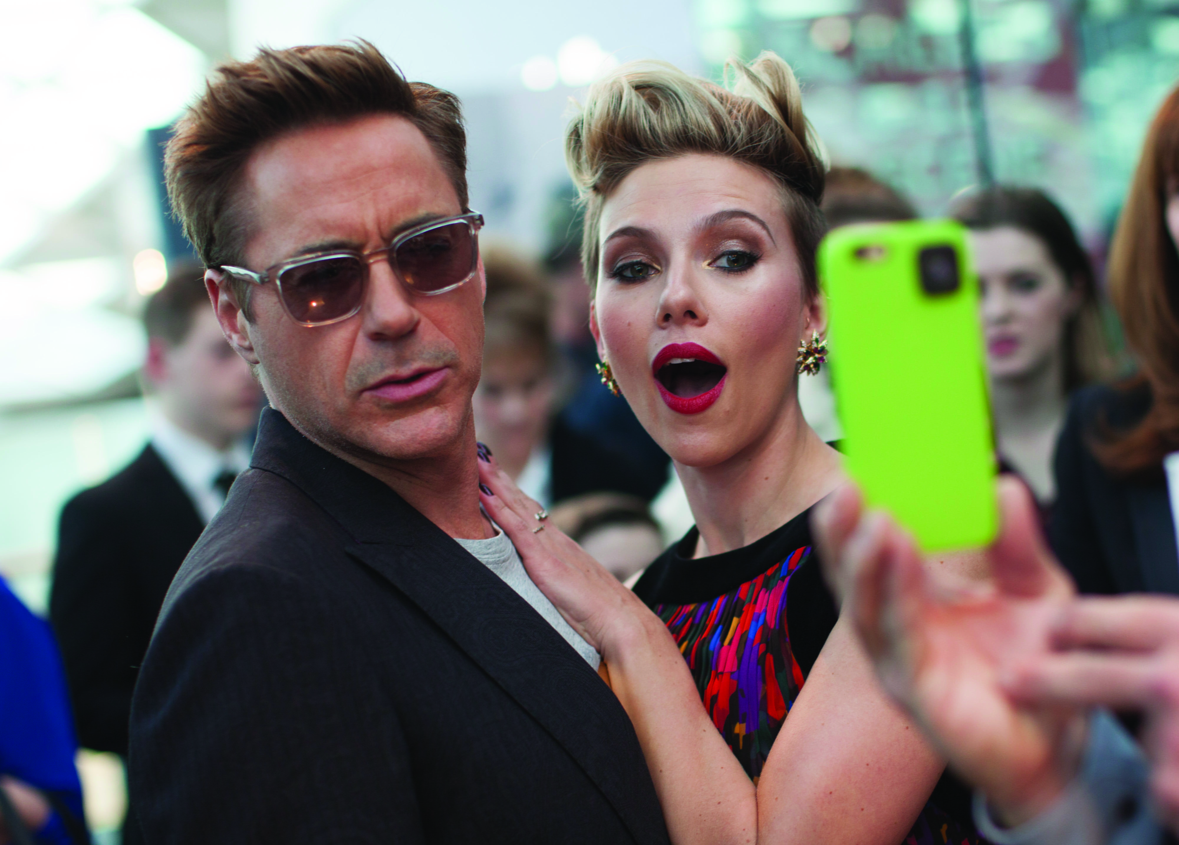 April 21, Robert Downey Jr., The Avengers: Age Of Ultron, 4K, s, blazer, Scarlett Johansson, London, frame, celebrity, 2015, Marvel, Avengers: Age of Ultron, HD Wallpaper