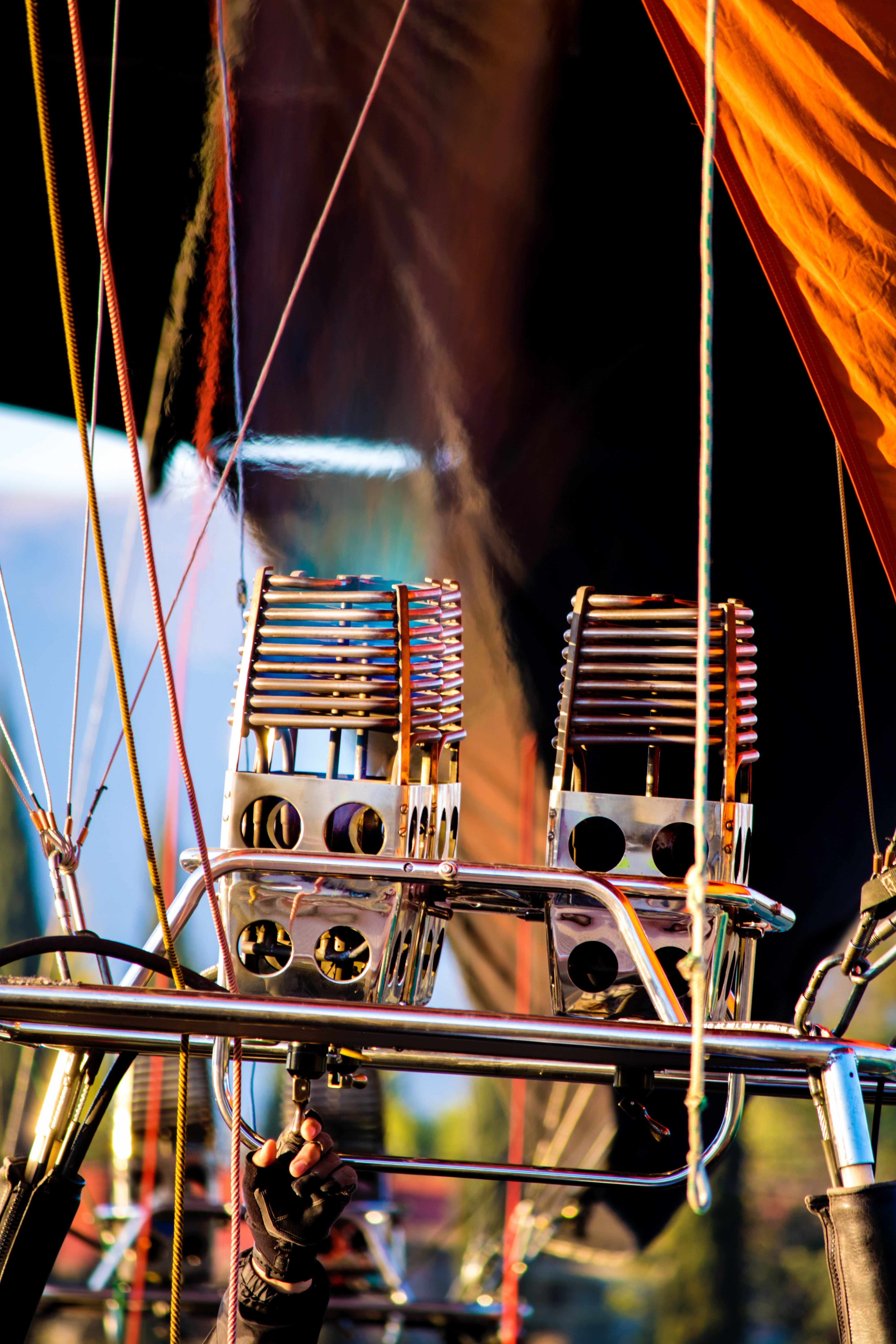 outdoors, low angle view, hot air balloon, air, day, rope, fairground, adventure, burner, sky, arts culture and entertainment, amusement park ride, focus on foreground, Phone HD Wallpaper