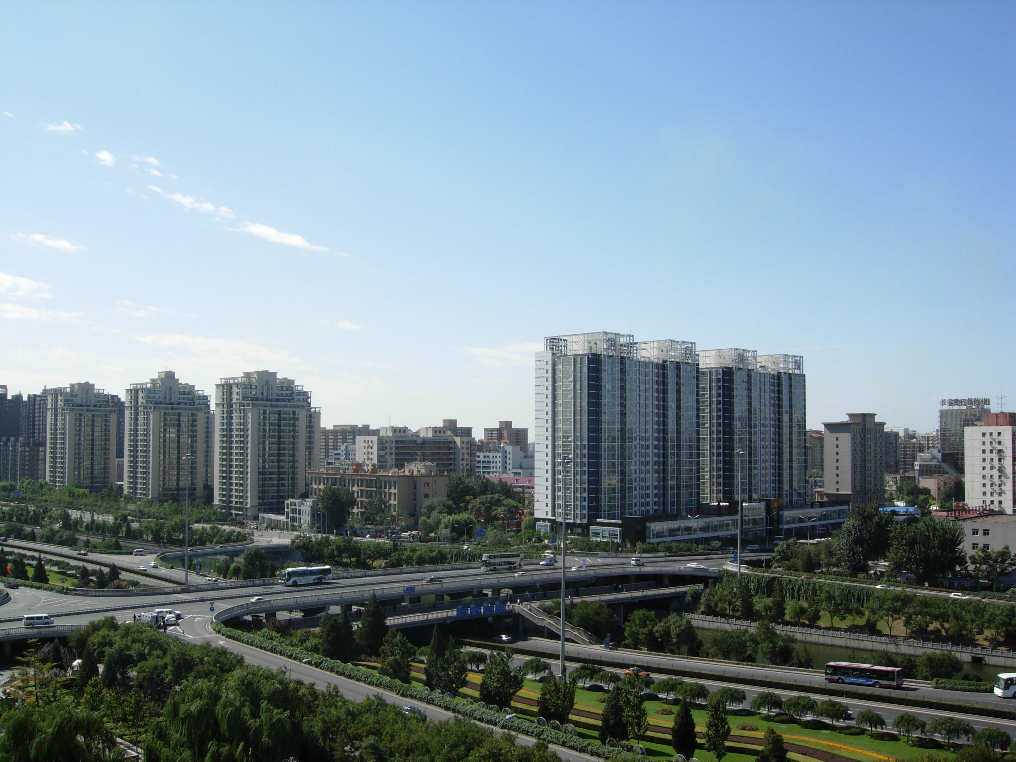 city, nature, sky, transportation, architecture, tall - high, day, outdoors, highway, mode of transportation, multiple lane highway, cityscape, road, lou, HD Wallpaper