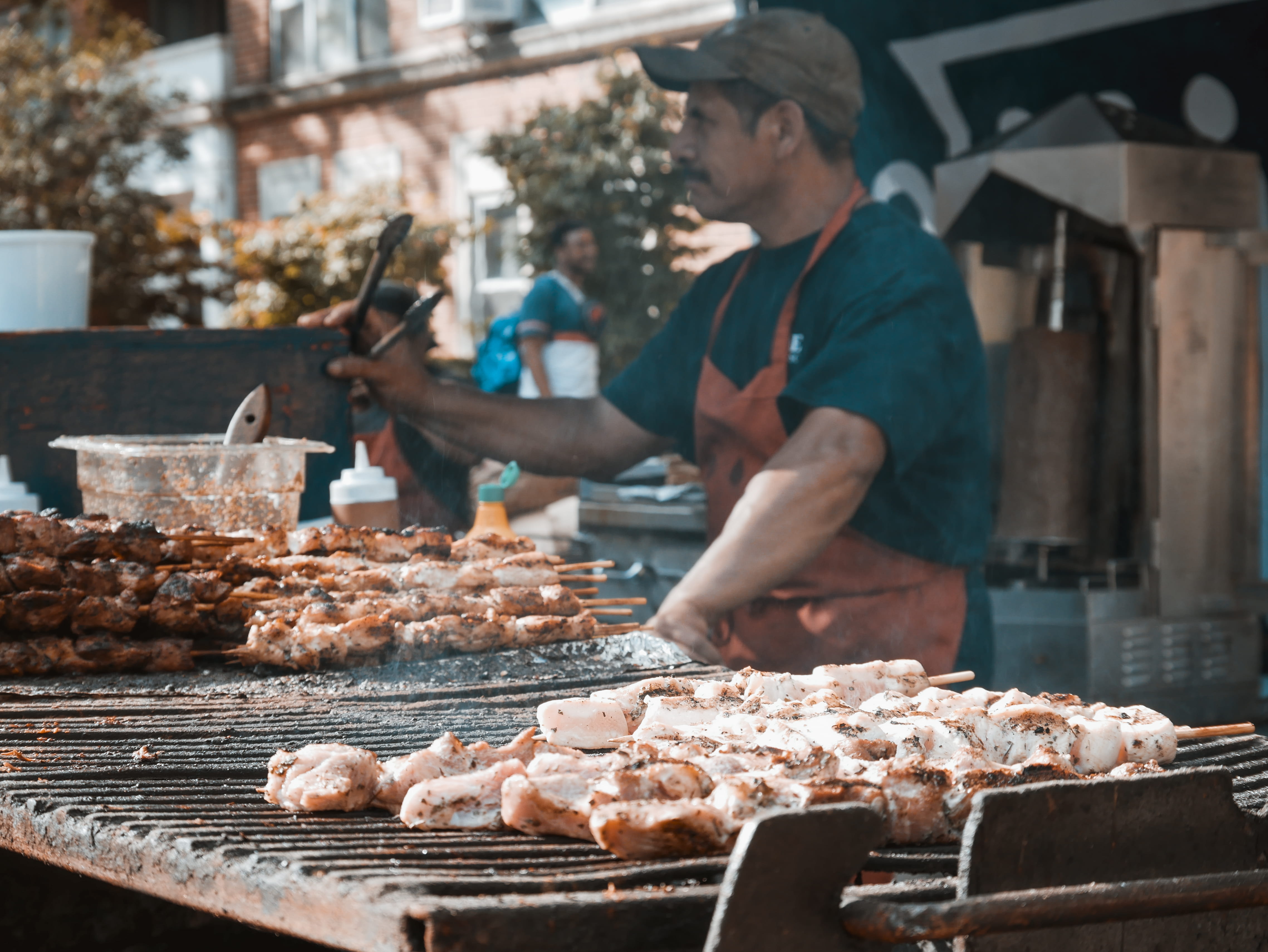 food, orange, 4K, retail display, united states, food and drink, day, incidental people, preparation, freshness, retail, barbecue grill, teal, holding, HD Wallpaper