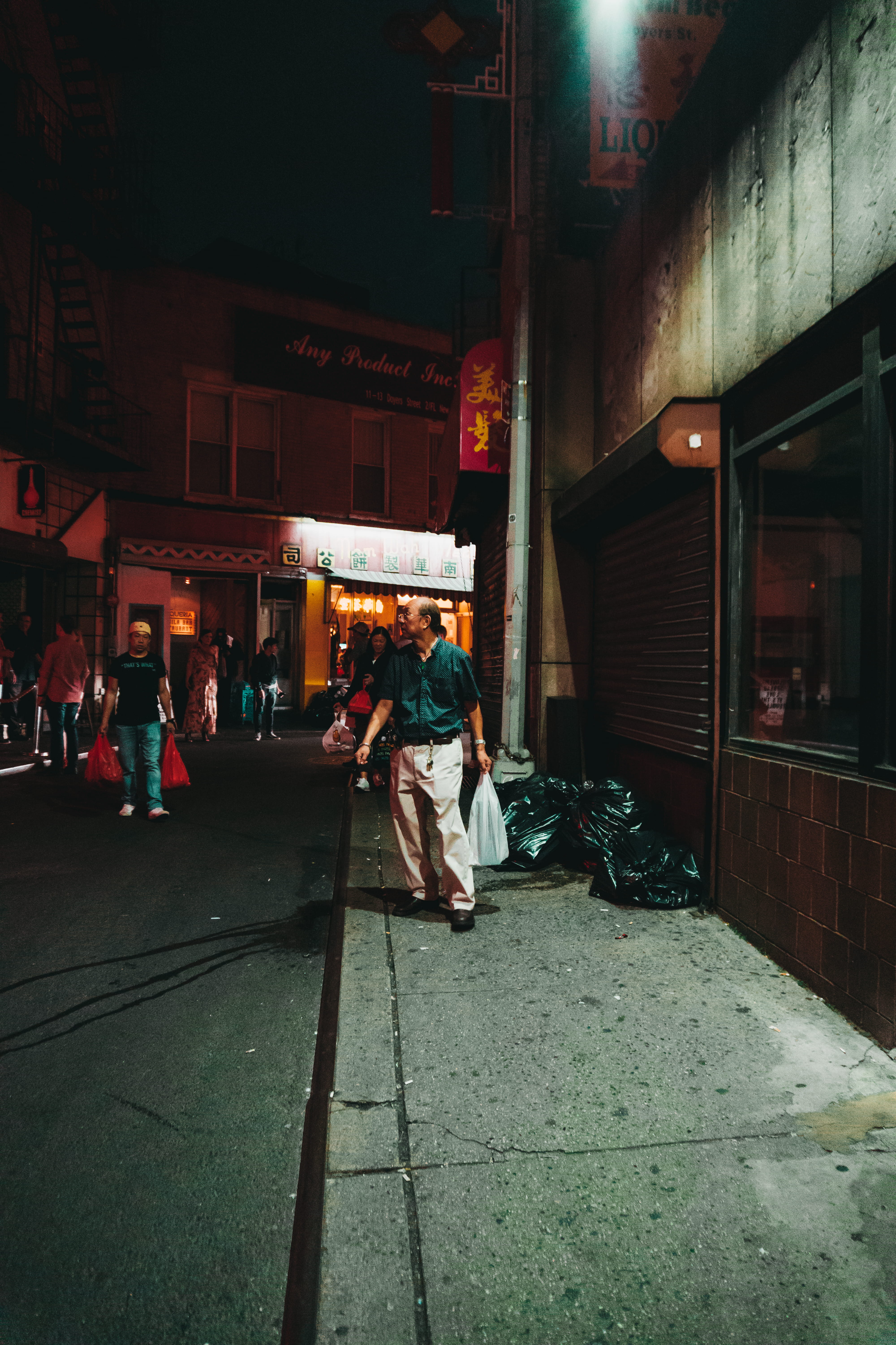 city, walking, store, cultures, shop, dangerou, 5K, garbage bags, man, editorial, city Life, light, chinatown, urban, travel, building, urban Scene, yasir eryilmaz, Phone HD Wallpaper
