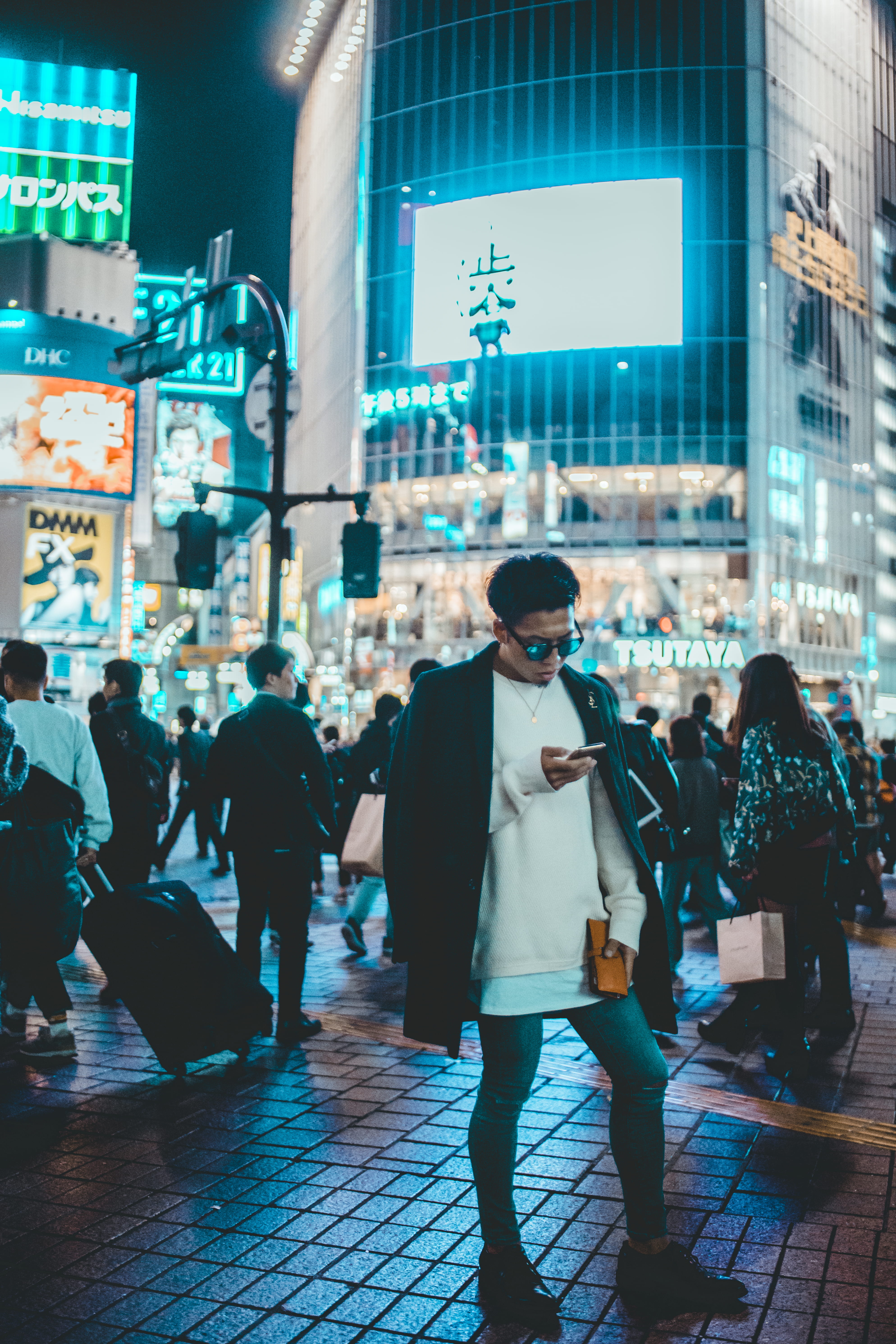 holding, lifestyles, outdoors, urban, crowd, neon, leisure activity, well-dressed, building exterior, man, explore, built structure, real people, adult, Phone HD Wallpaper