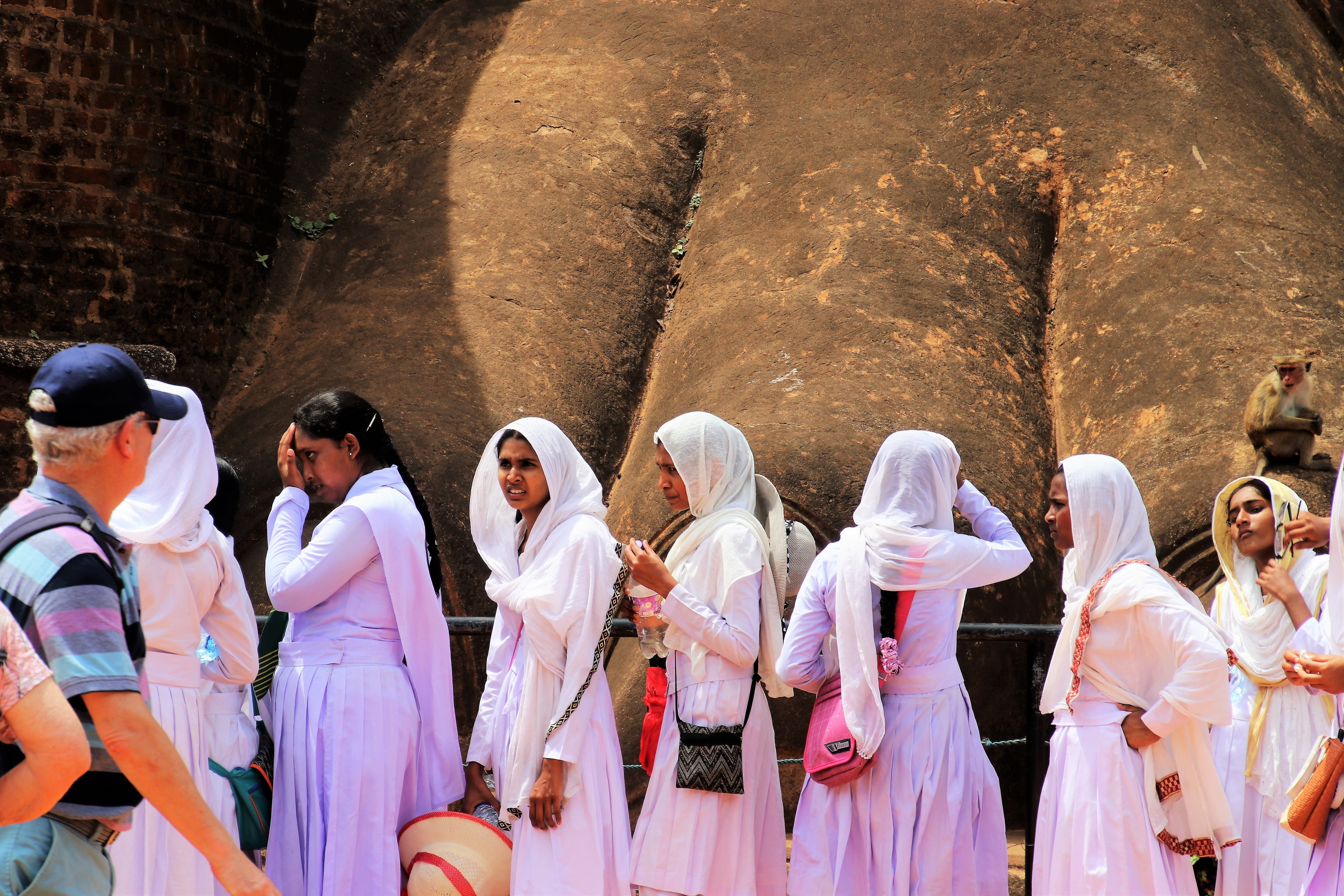 monument, handbags, women, tour, woman, tourism, togetherness, students, crafts, traditional, hdr, traditional clothing, real people, group of people, colorful, HD Wallpaper