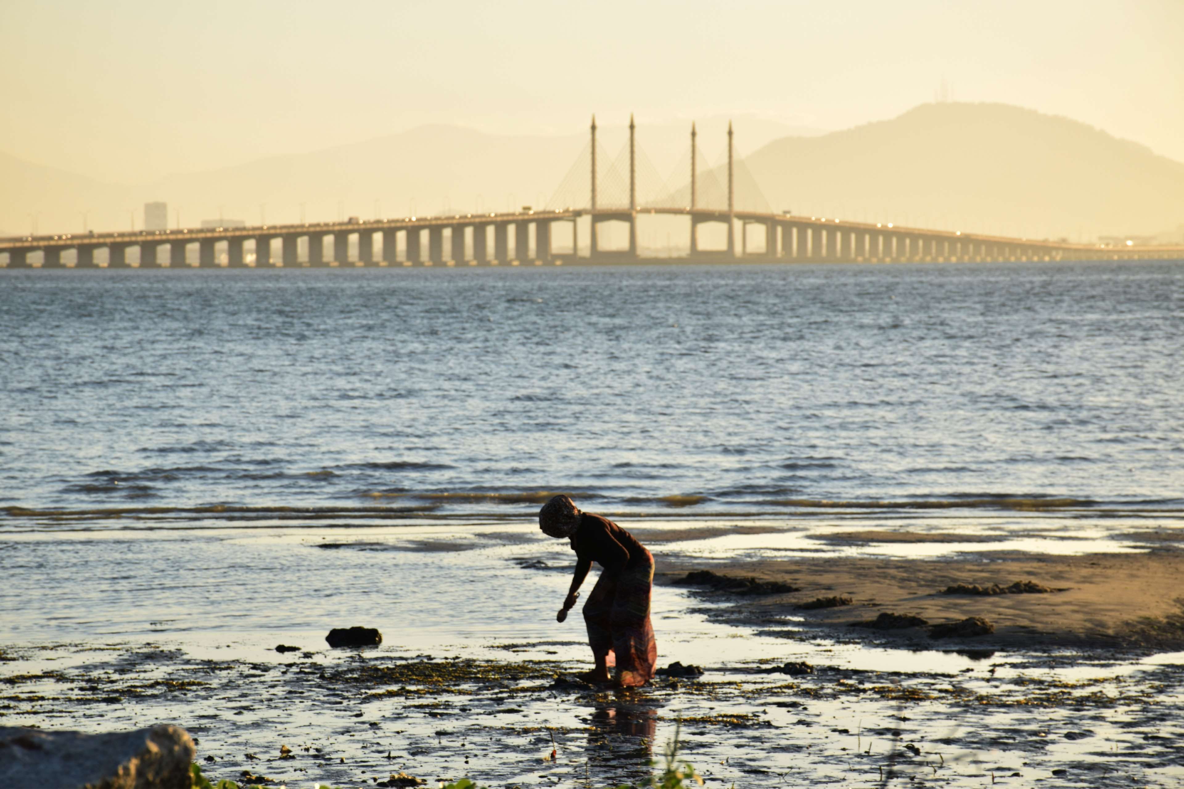 leisure activity, connection, bridge, one person, real people, water, sunrise, architecture, bridge - man made structure, 4K, sea, standing, malaysia, HD Wallpaper