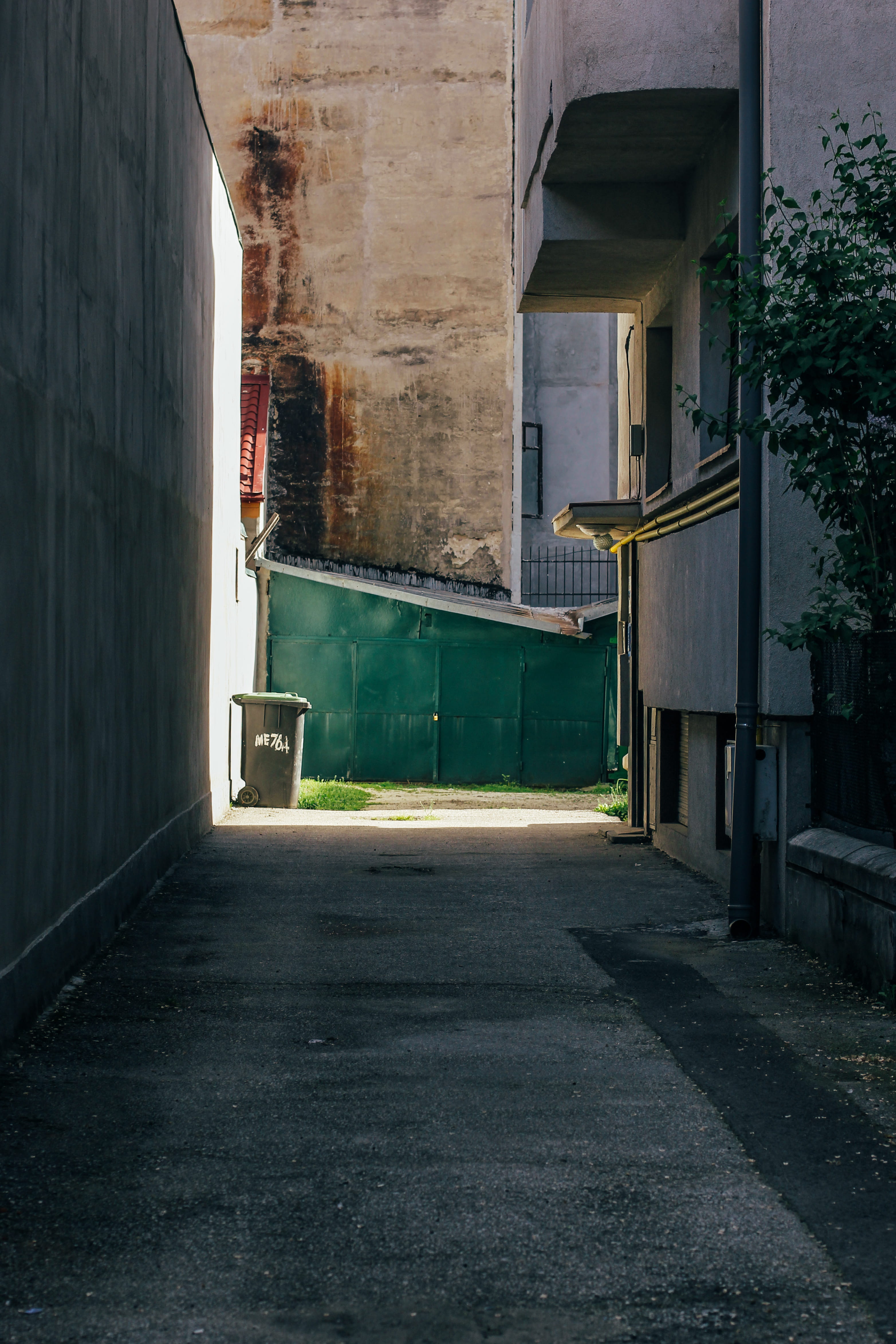 wall - building feature, built structure, entrance, the way forward, old, house, ray of light, no people, empty, outdoors, direction, alley, wall, day, Phone HD Wallpaper