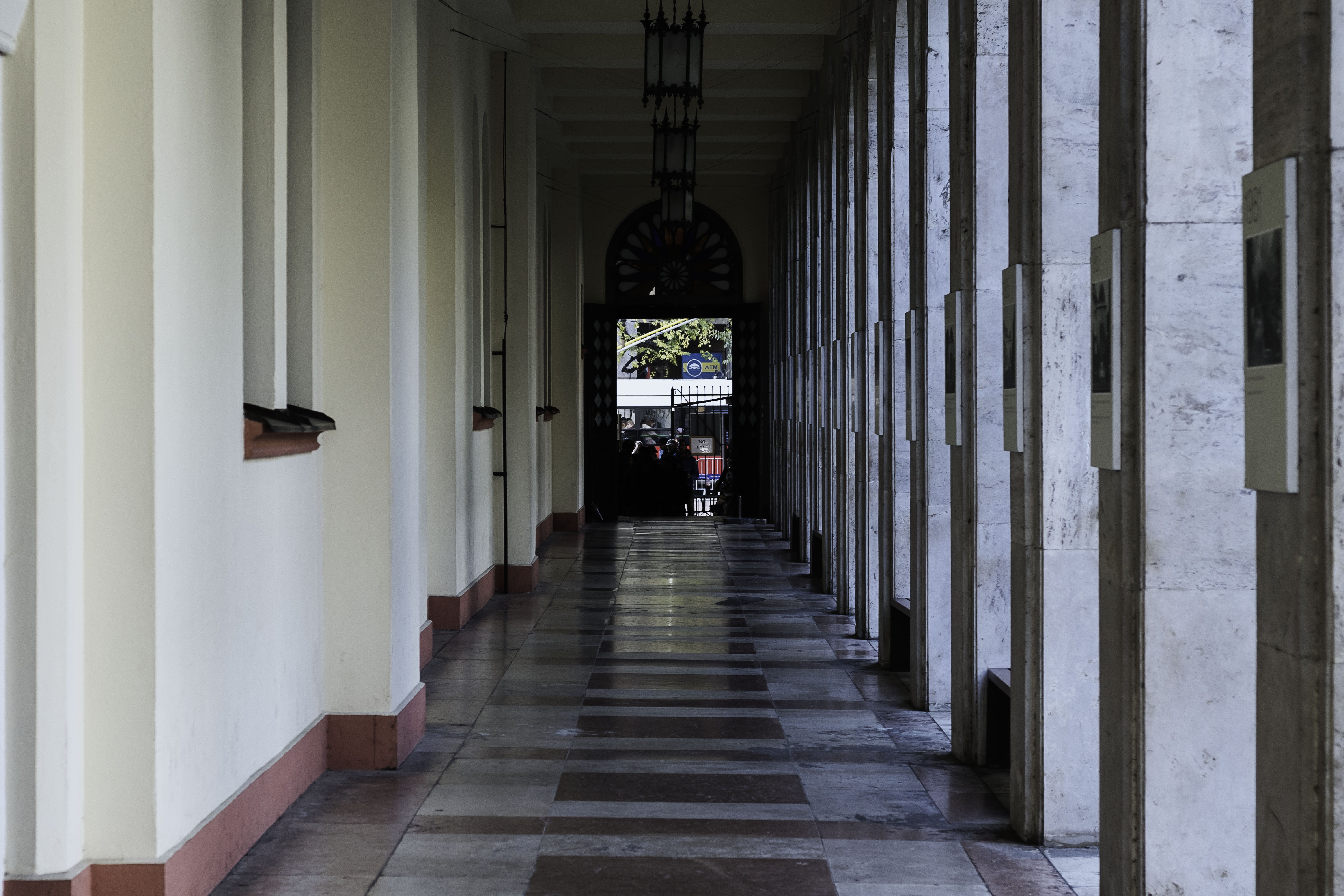 architecture, arch, courtyard, direction, incidental people, architectural column, 5K, indoors, diminishing perspective, mass graves, colonnade, real people, HD Wallpaper