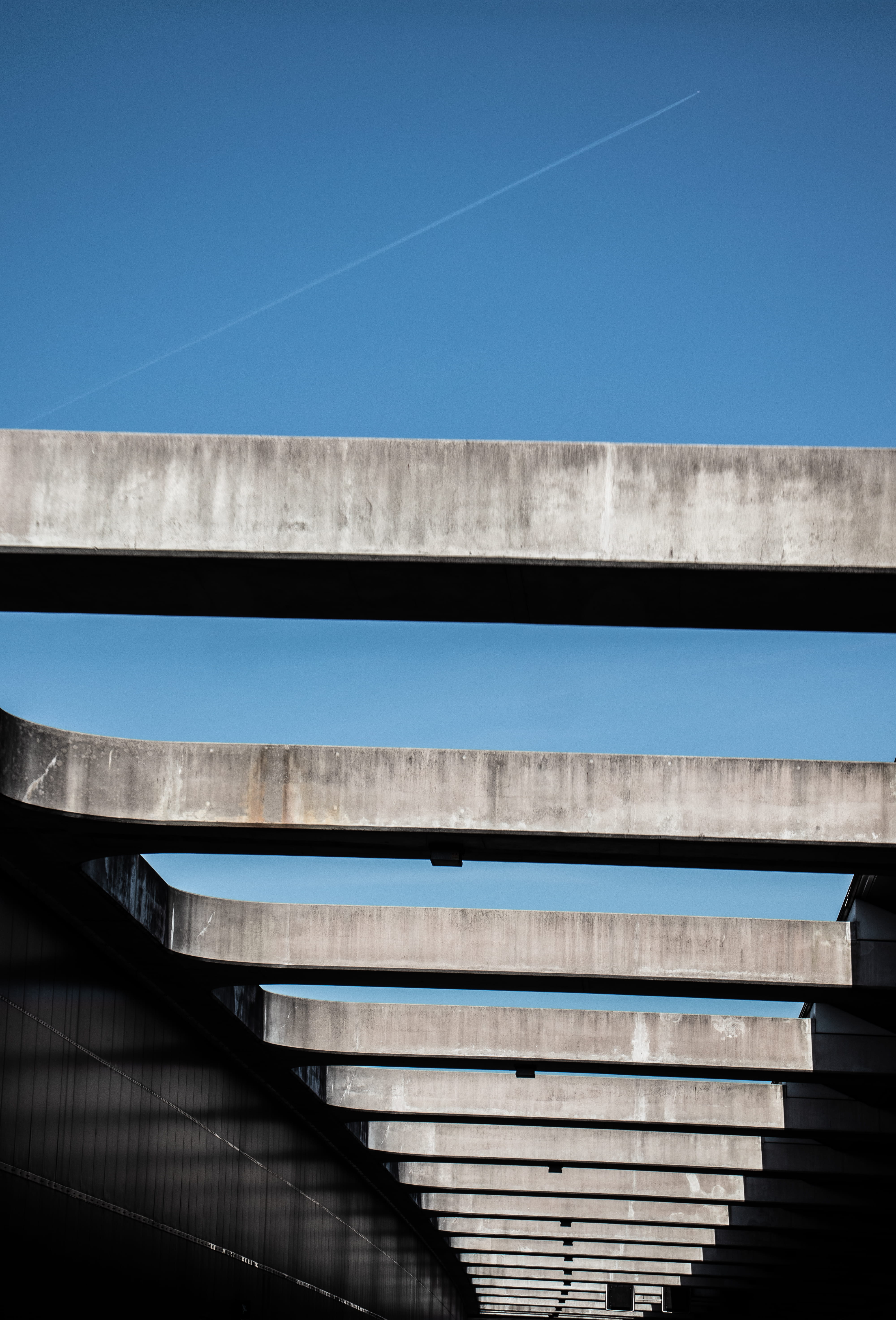 sunlight, bridge, built structure, in a row, vapor trail, clear sky, architecure, architectural column, low angle view, lines, metal, design, day, transportation, Phone HD Wallpaper