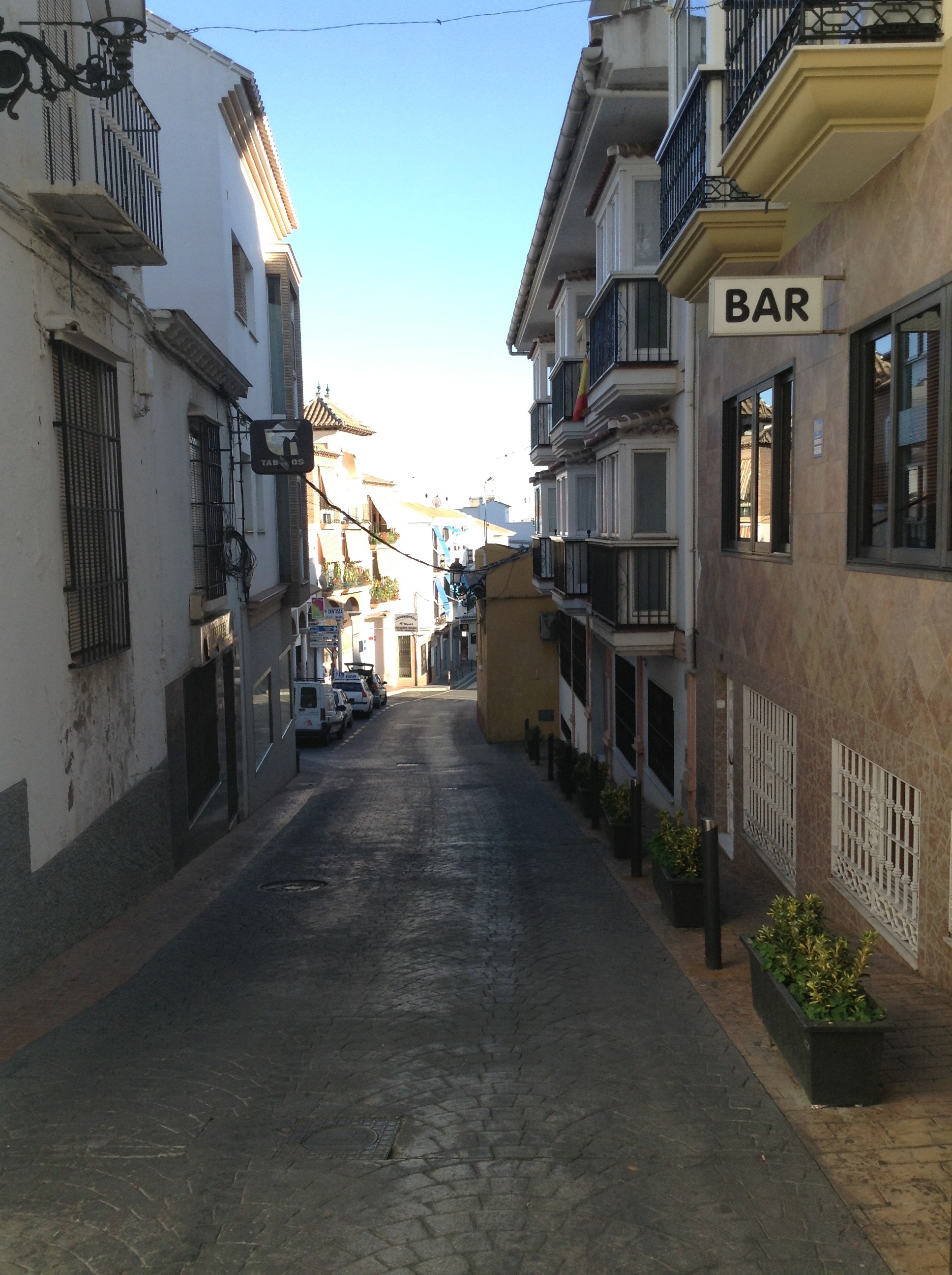 sky, bar, torrox, 2K, footpath, diminishing perspective, signs, outdoors, long, house, no people, direction, europe, narrow, spain, narrow street, old town, Phone HD Wallpaper