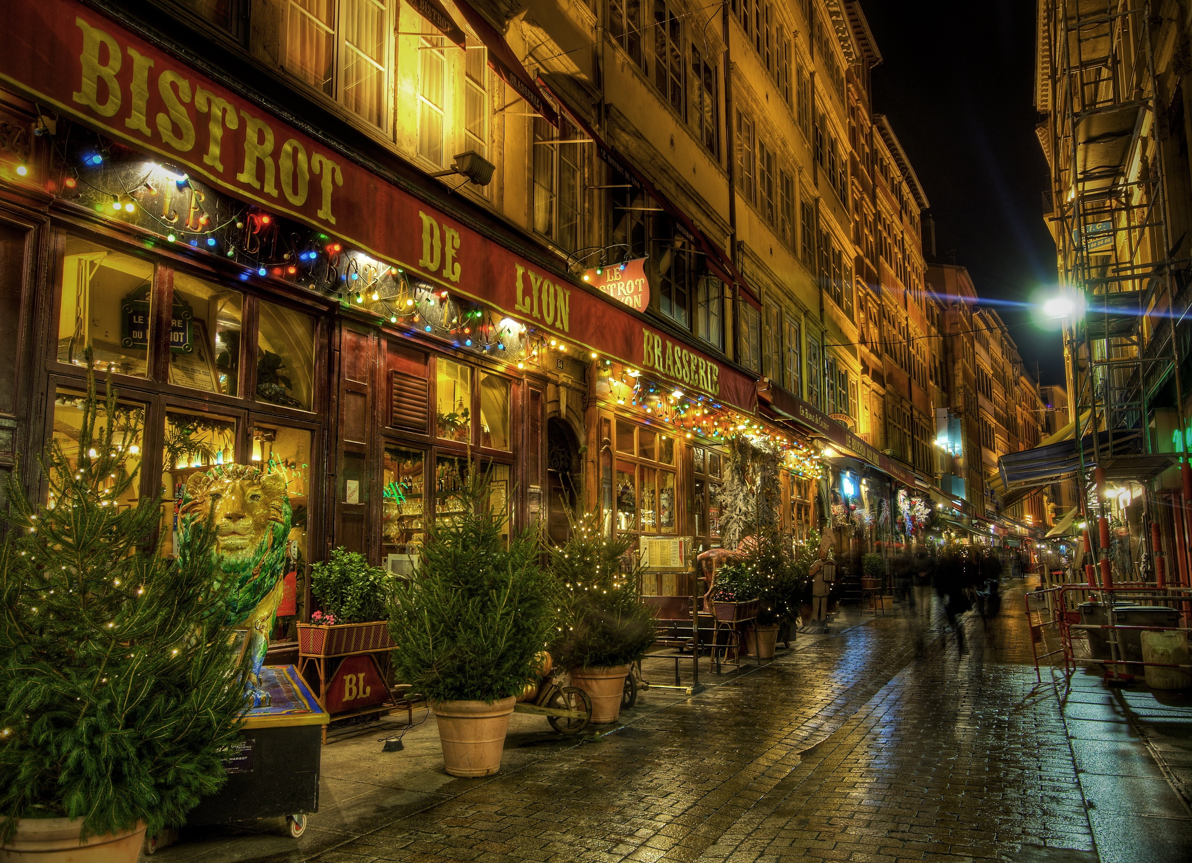 direction, cityscape, city Life, nightlife, city, restaurant, tourist, cultures, France, 2K, dusk, town, green, wet, leafed, street Light, europe, building Exterior, HD Wallpaper