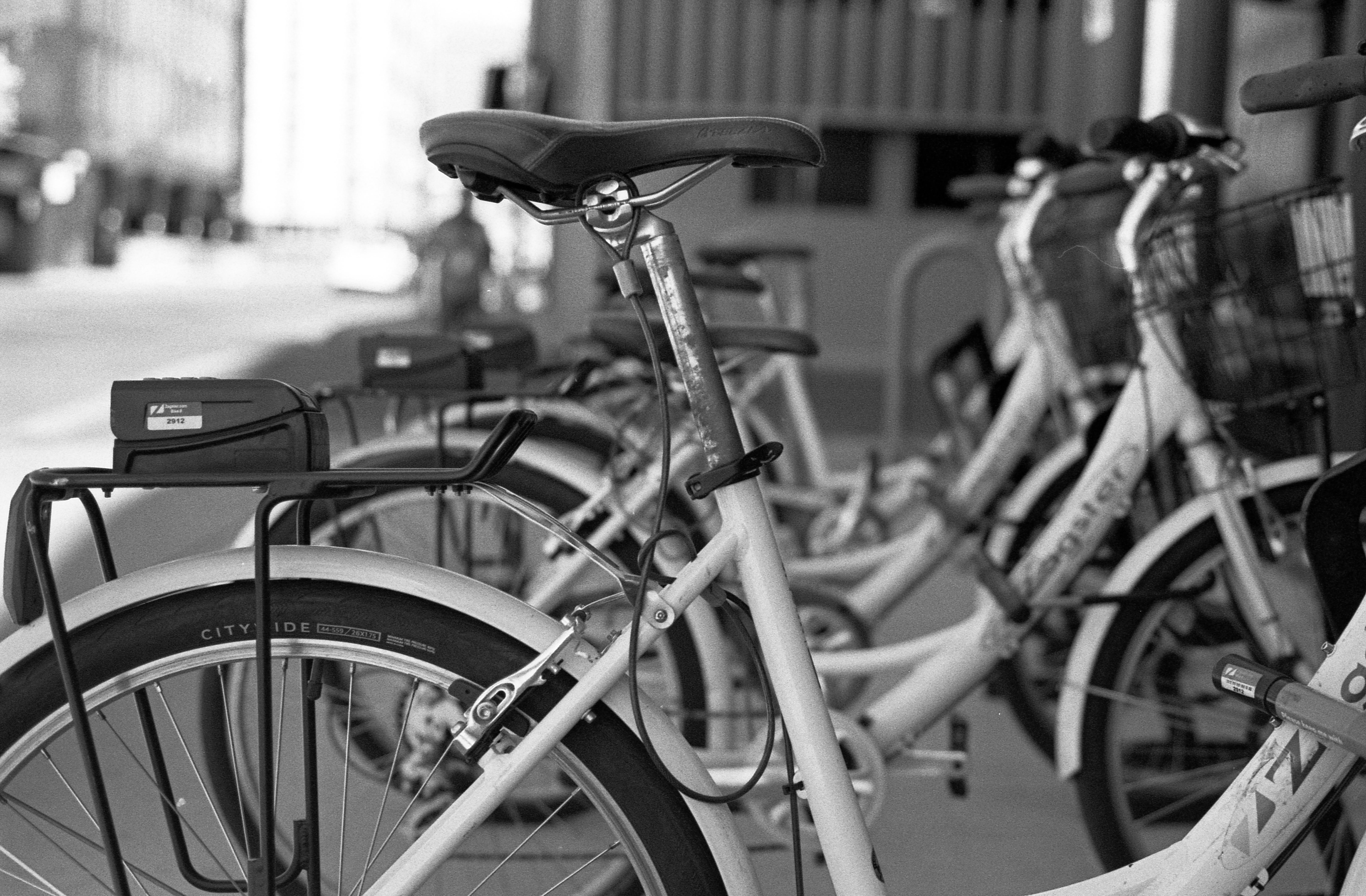 handle, handlebar, urban Scene, parking, no people, street, mode of transportation, cycling, bicycle, wheel, focus on foreground, analog, day, architecture, HD Wallpaper