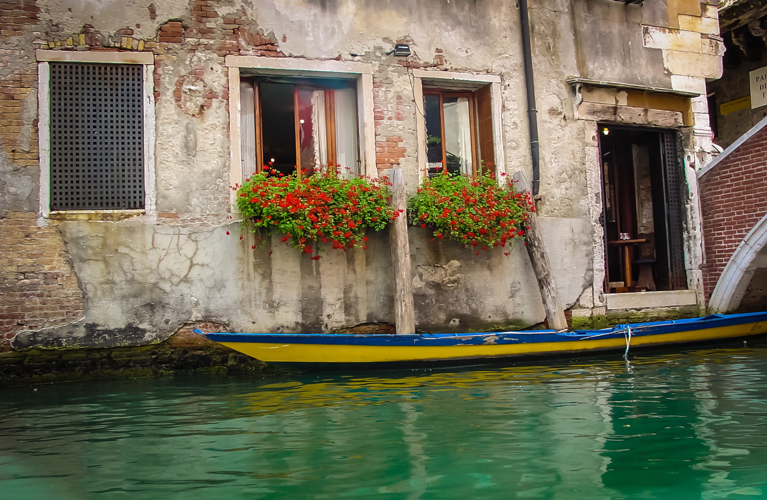 waterfront, plant, flowers, Door, famous Place, bridge, Boat, outdoors, yellow, venetian life, travel Locations, romantic, sea, window, italian, landmark, HD Wallpaper