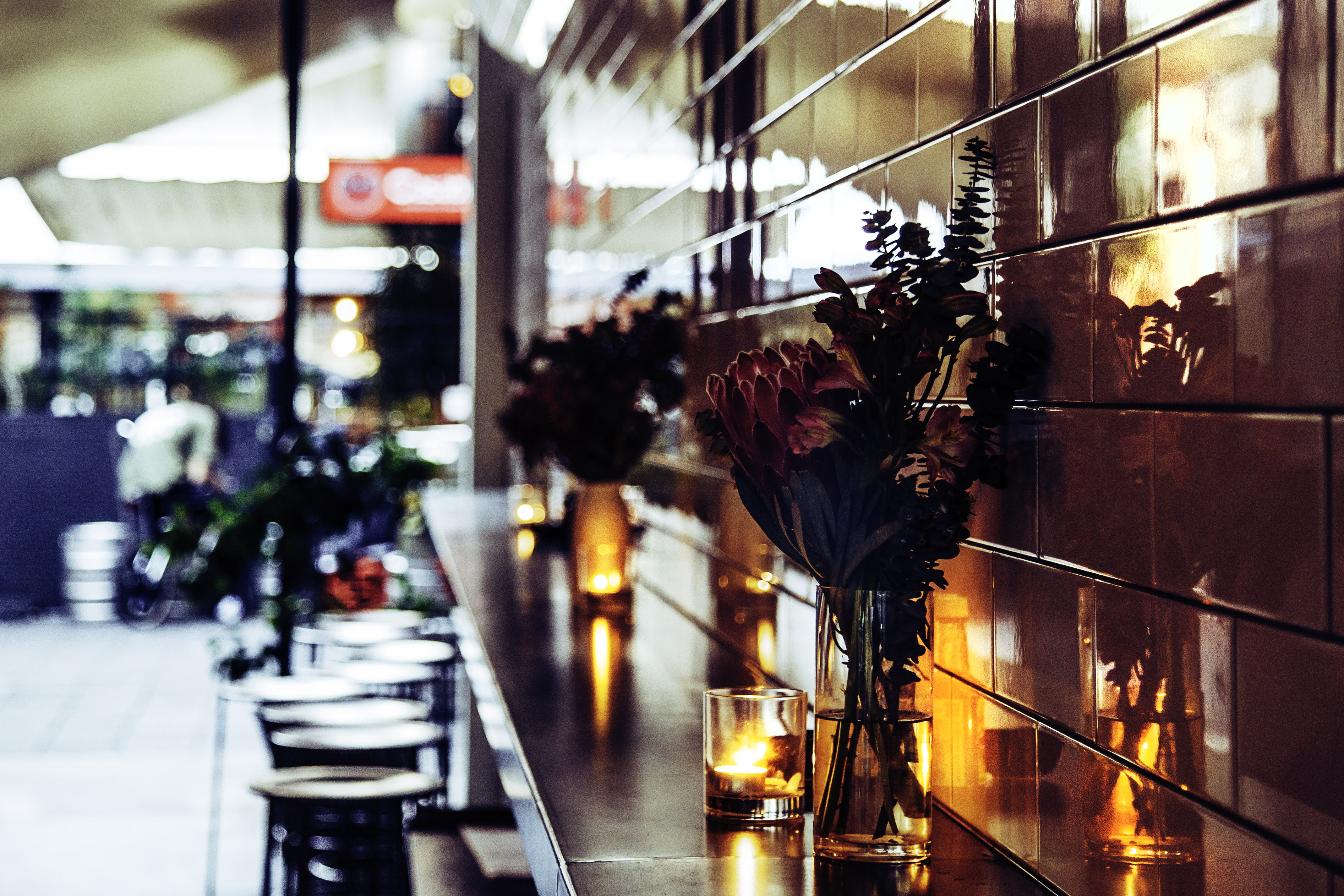 tealight, petaled, focus on foreground, business, vase, city Life, transportation, table, illuminated, defocused, 4K, glass - material, city, brown, decoration, HD Wallpaper
