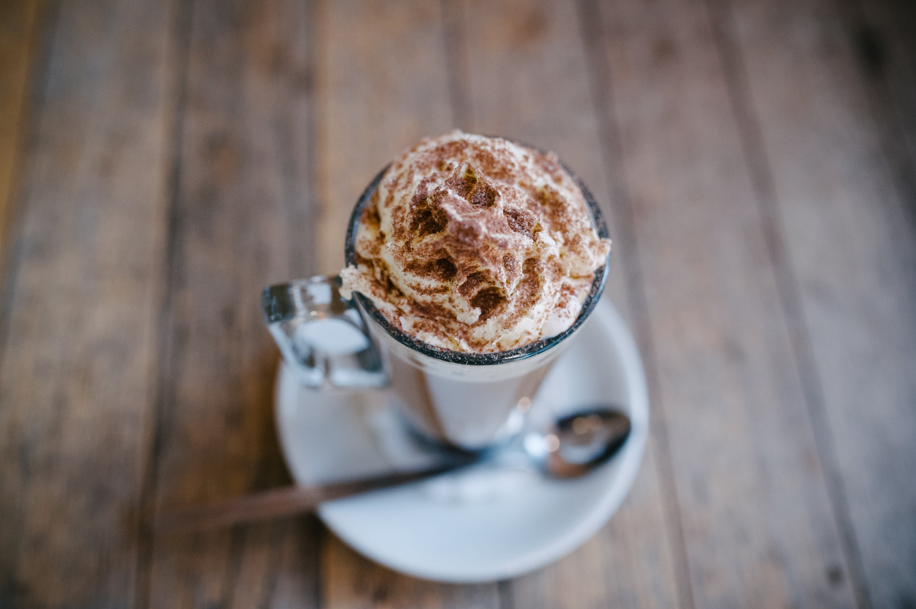cake, indulgence, wood - Material, gourmet, coffee Cup, freshness, dessert, cappuccino, sweet food, breakfast, caffeine, 2K, no People, mug, sweet, mocha, HD Wallpaper