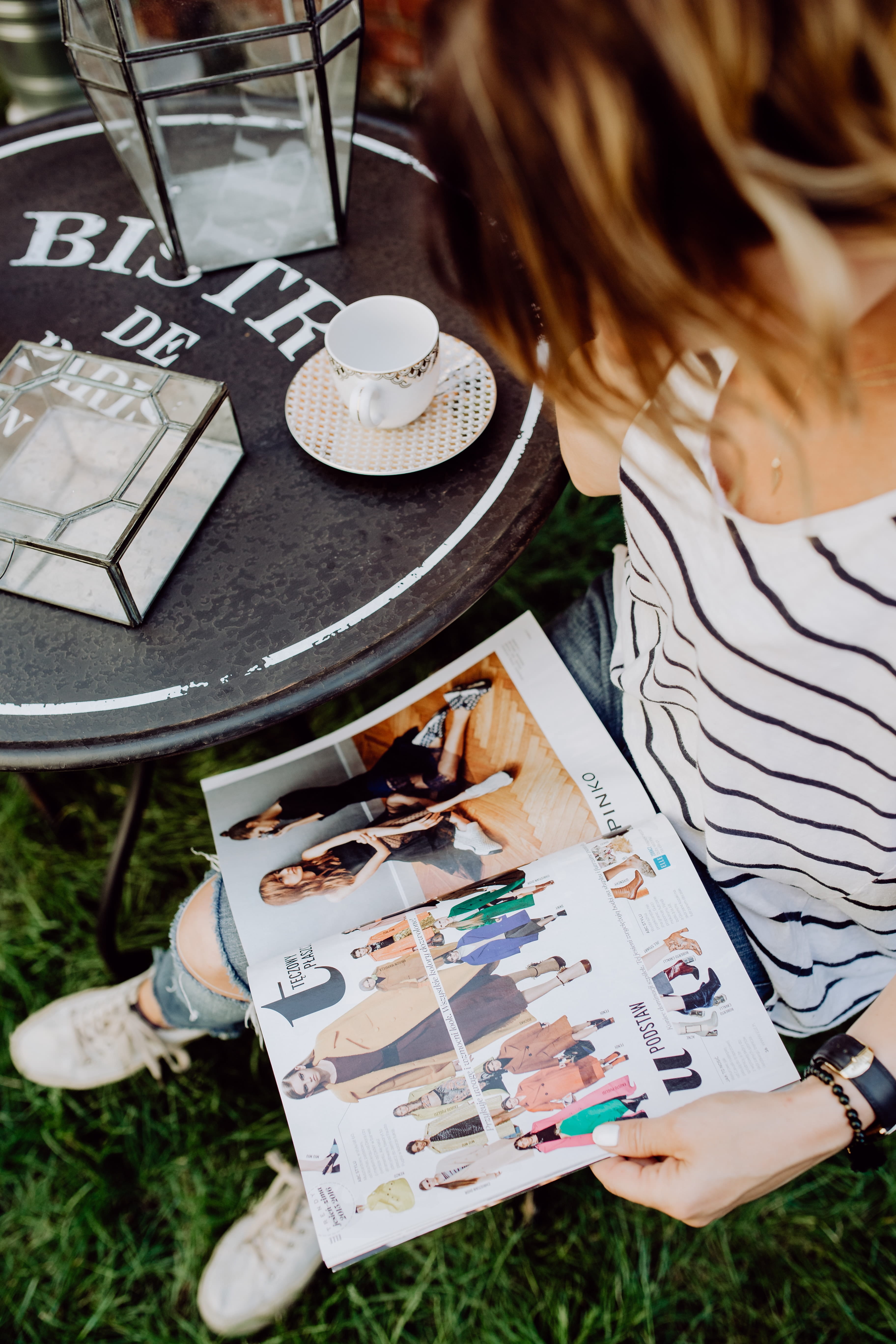 lifestyle, table, decorations, publication, paris, magazine, holding, sitting, leisure activity, book, chair, day, coffee, outdoor, communication, cafe, Phone HD Wallpaper