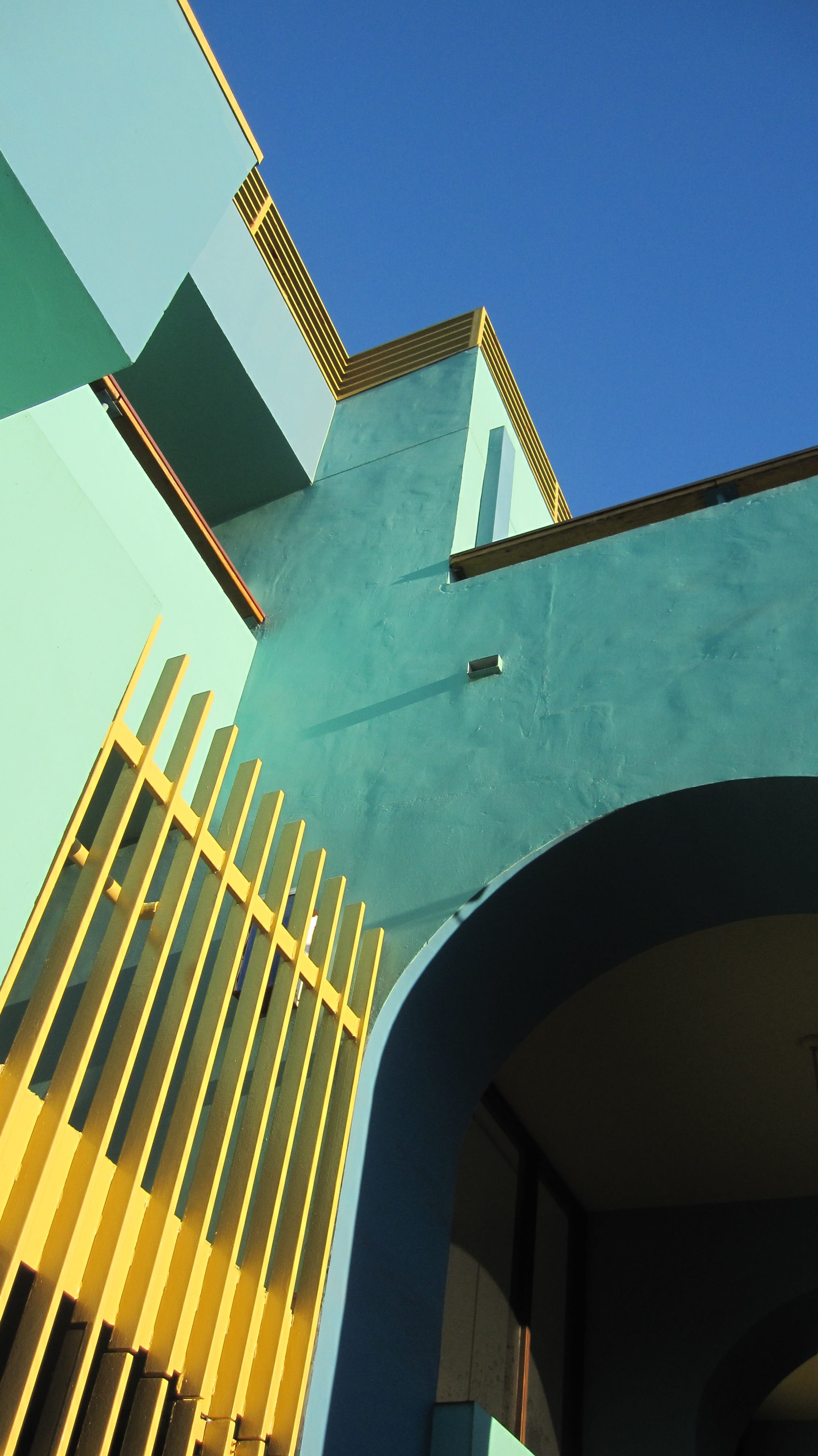 residential district, Art, united states, building, house, city, green, sunlight, Color, low angle view, outdoors, 4K, California, Wall, built structure, Phone HD Wallpaper