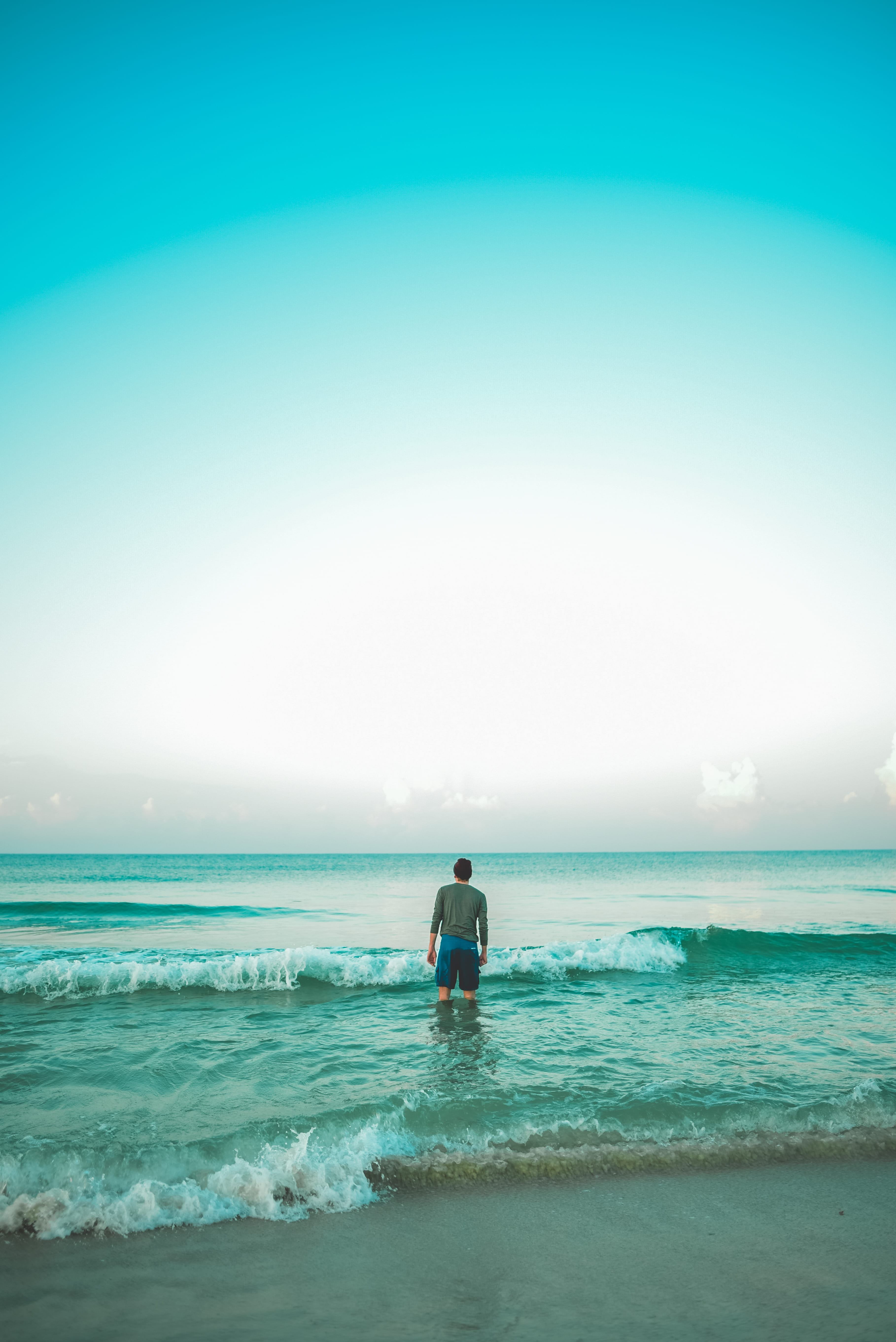 summer, outdoors, water, beauty in nature, sea, 5K, sky, land, horizon, one person, waves, fun, florida, tropical, focus, united states, leisure activity, Phone HD Wallpaper