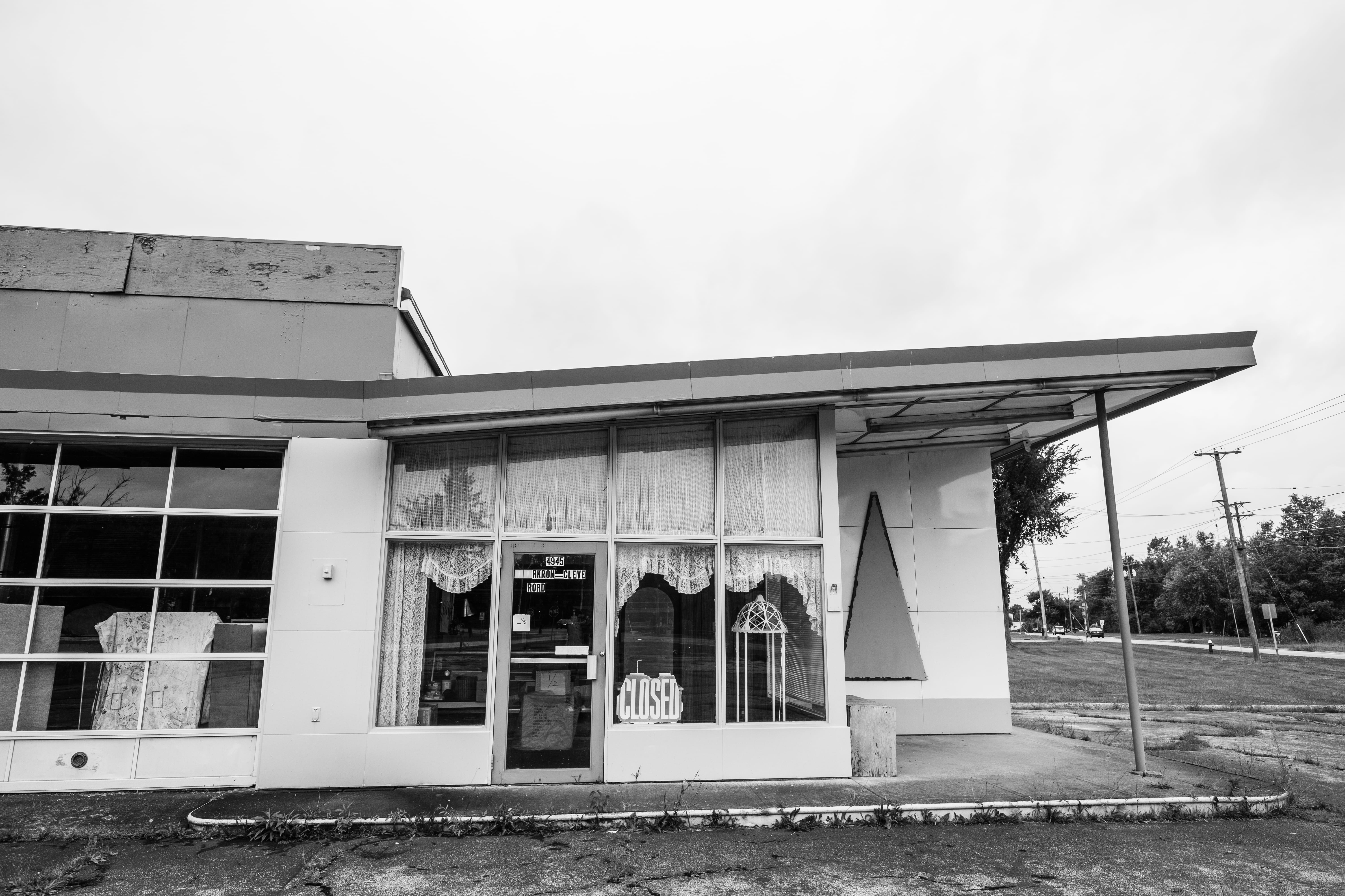 architectural column, nature, 5K, united states, run, shop, no people, peninsula, sky, house, damaged, tree, day, store, antique, decay, storefront, urban, HD Wallpaper