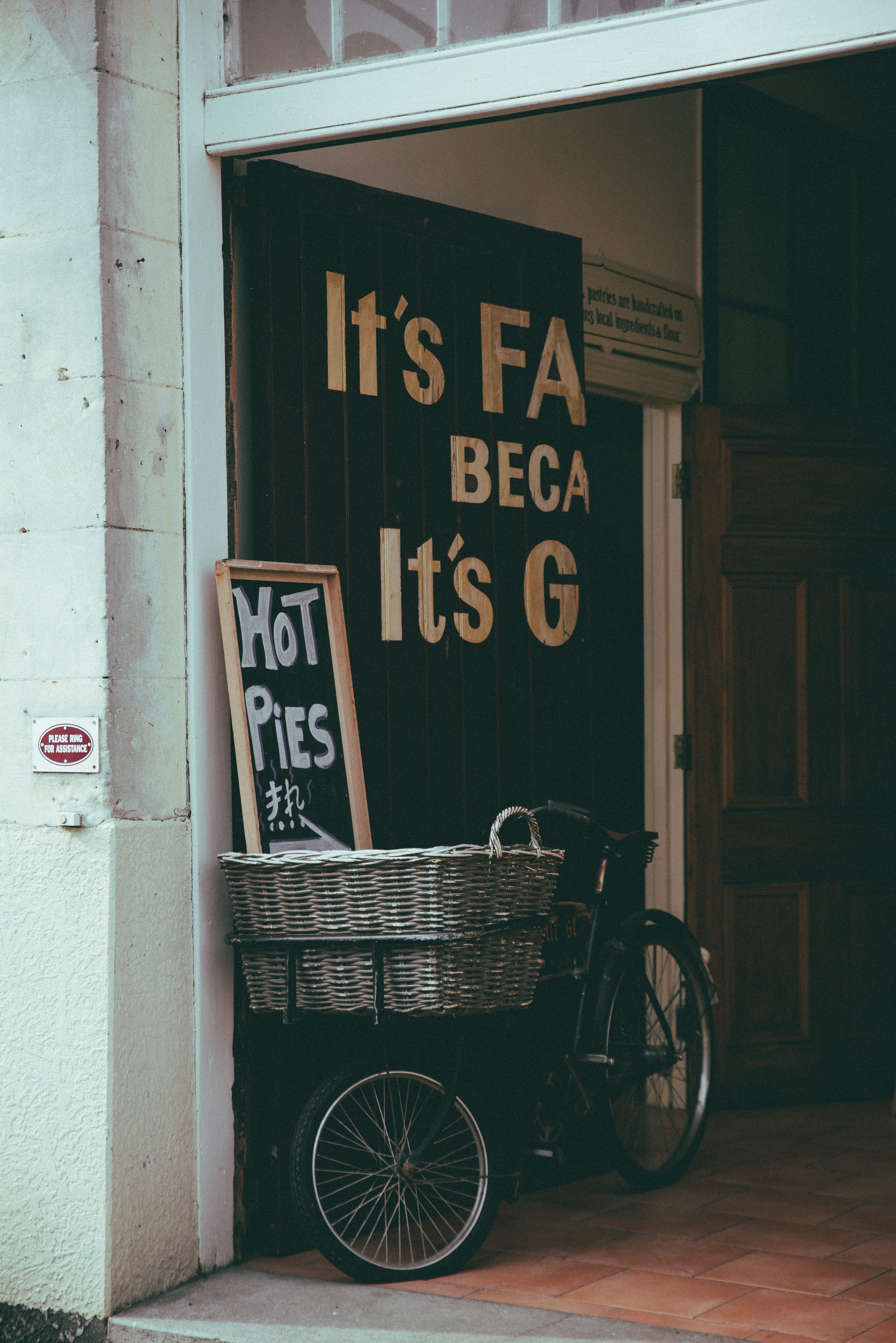 office building, new zealand, communication, mode of transportation, western script, storefront, rustic, message, text, signage, city, black, information sign, Phone HD Wallpaper