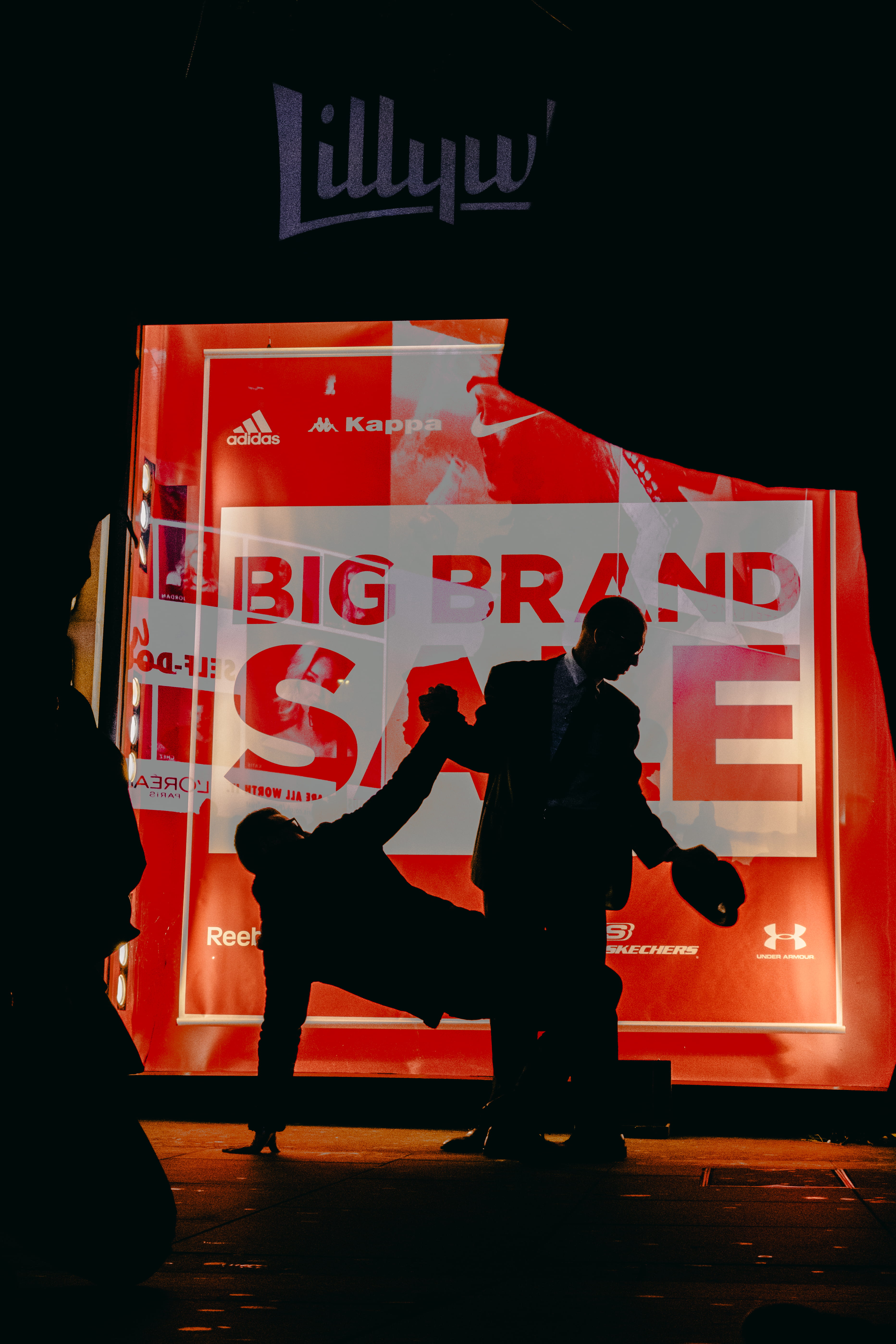 5K, standing, night, cool, london, real people, two, dance, women, performance, taking, leisure activity, silhouette, group of people, stage, lifestyles, Phone HD Wallpaper
