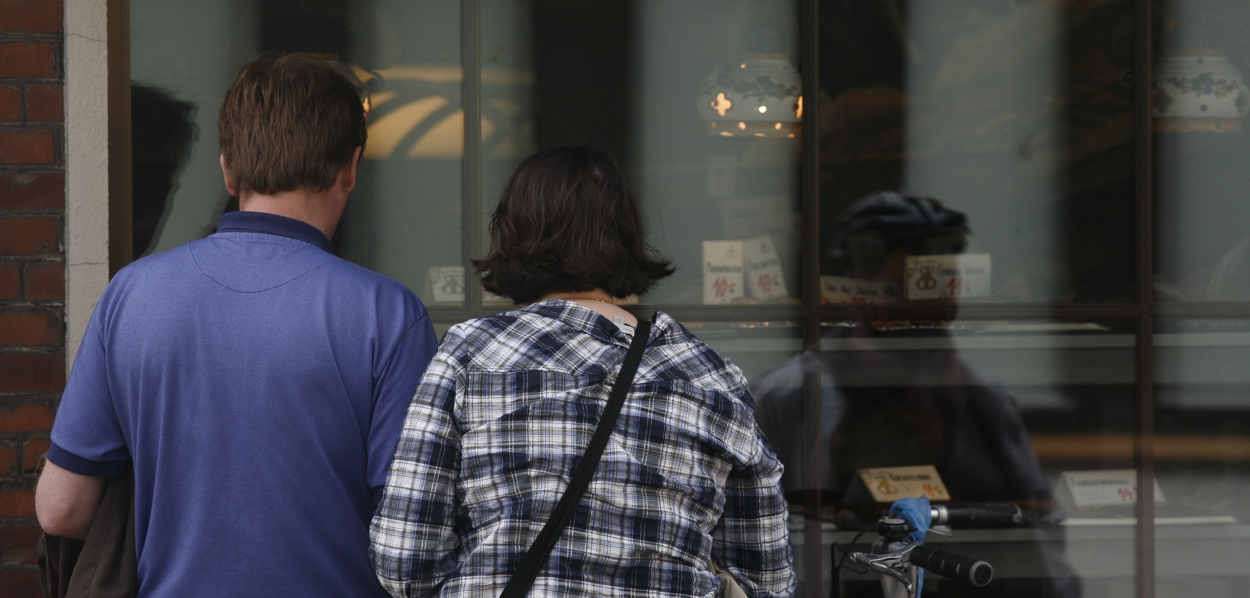 transparent, waist up, men, woman, adult, people, reflection, rear view, indoors, togetherness, act, window, storefront, walking, city, two people, buy, HD Wallpaper