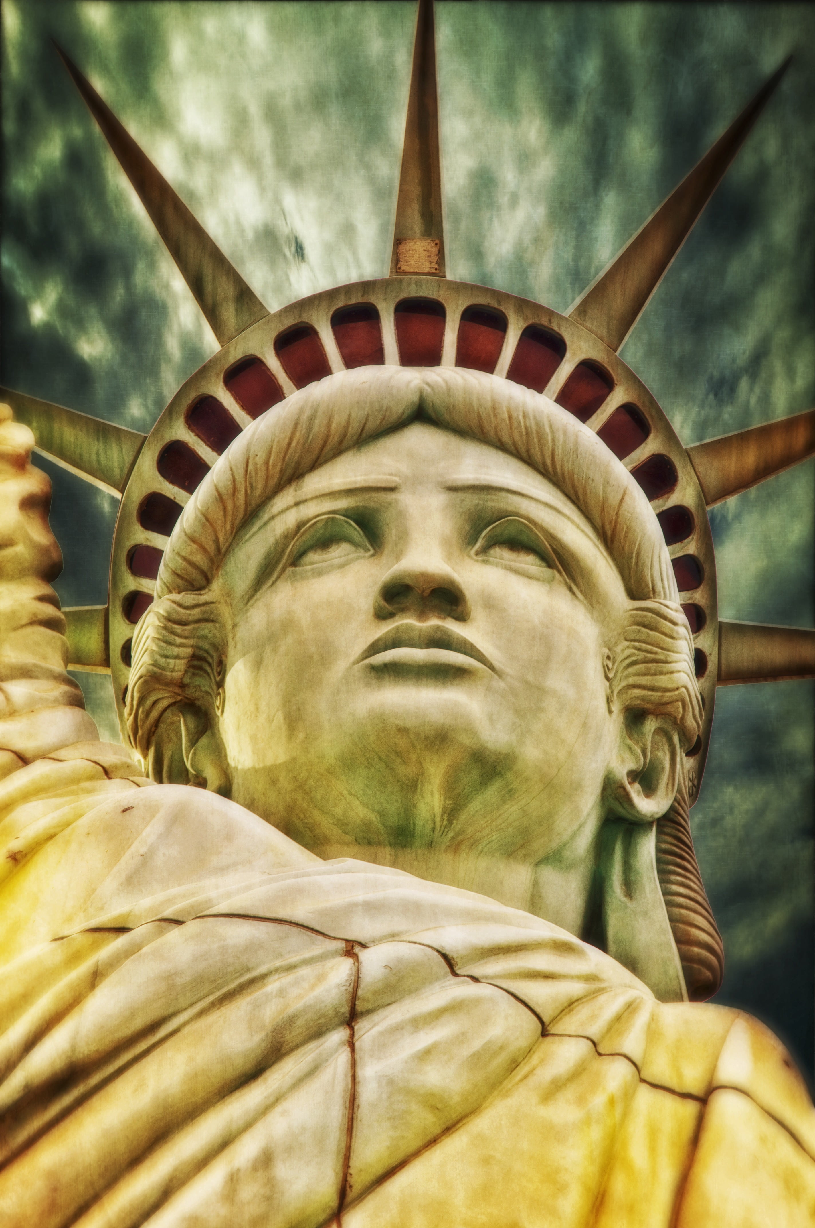 beautiful, royalty, sculpture, freiheits statue, photos, monument, new york, head, crown, no people, tourism, representation, abstract, cloud - sky, outdoor, Phone HD Wallpaper