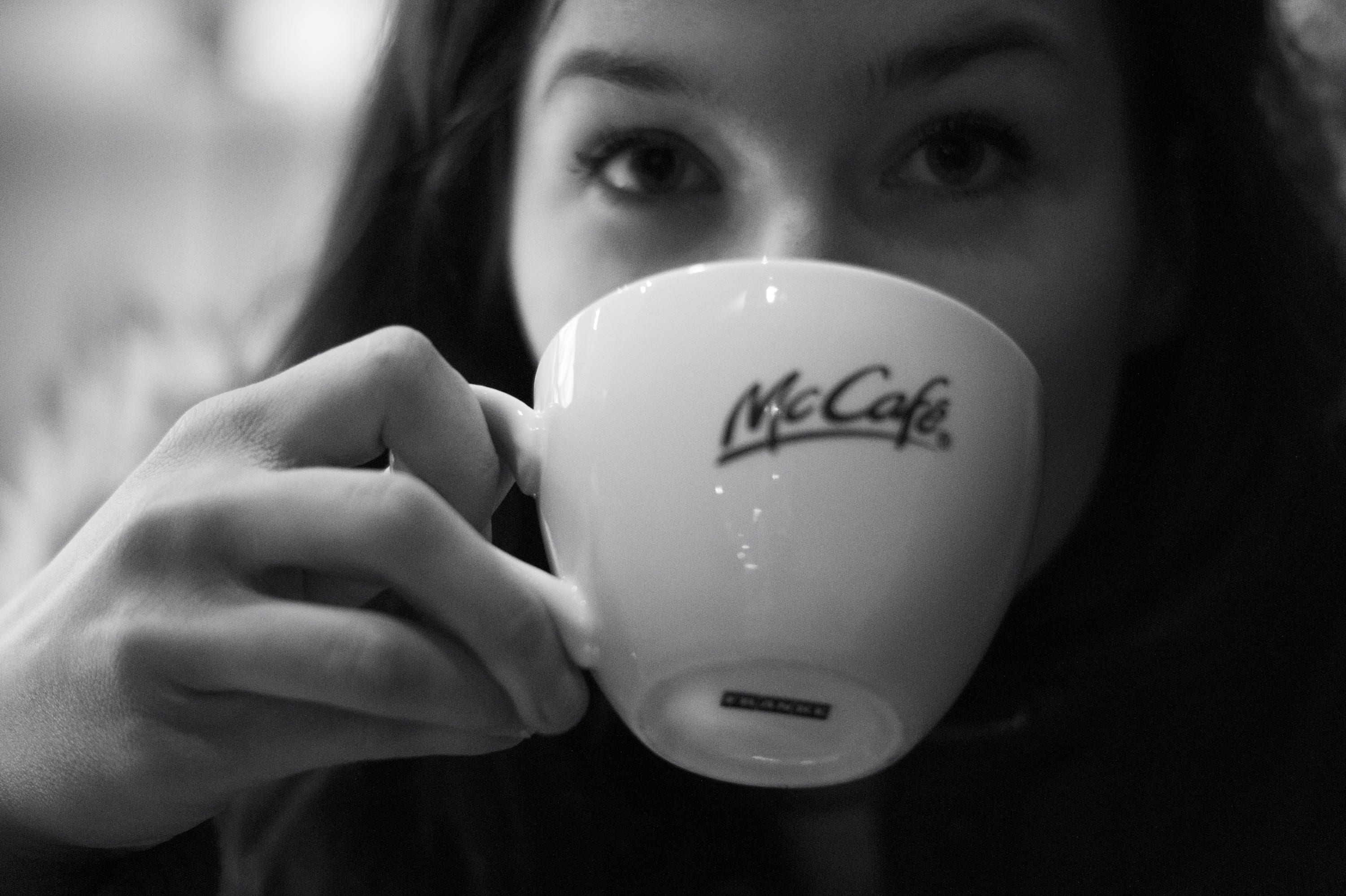 food and drink, portrait, tea cup, girl, drinking, drink, people, refreshment, close-up, human hand, lady, mug, women, woman, adult, young adult, indoors, HD Wallpaper
