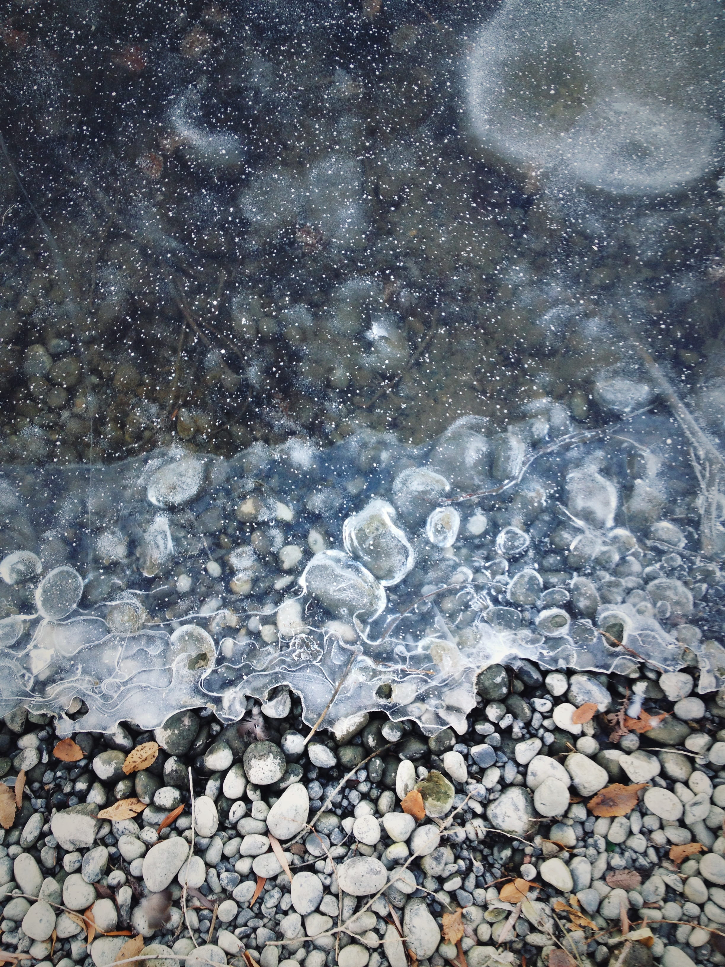 rocks, pebble, sand, no people, stone - object, rock, particle, floating on water, day, 2K, shoreline, sea, abundance, solid, transparent, water, outdoors, Phone HD Wallpaper
